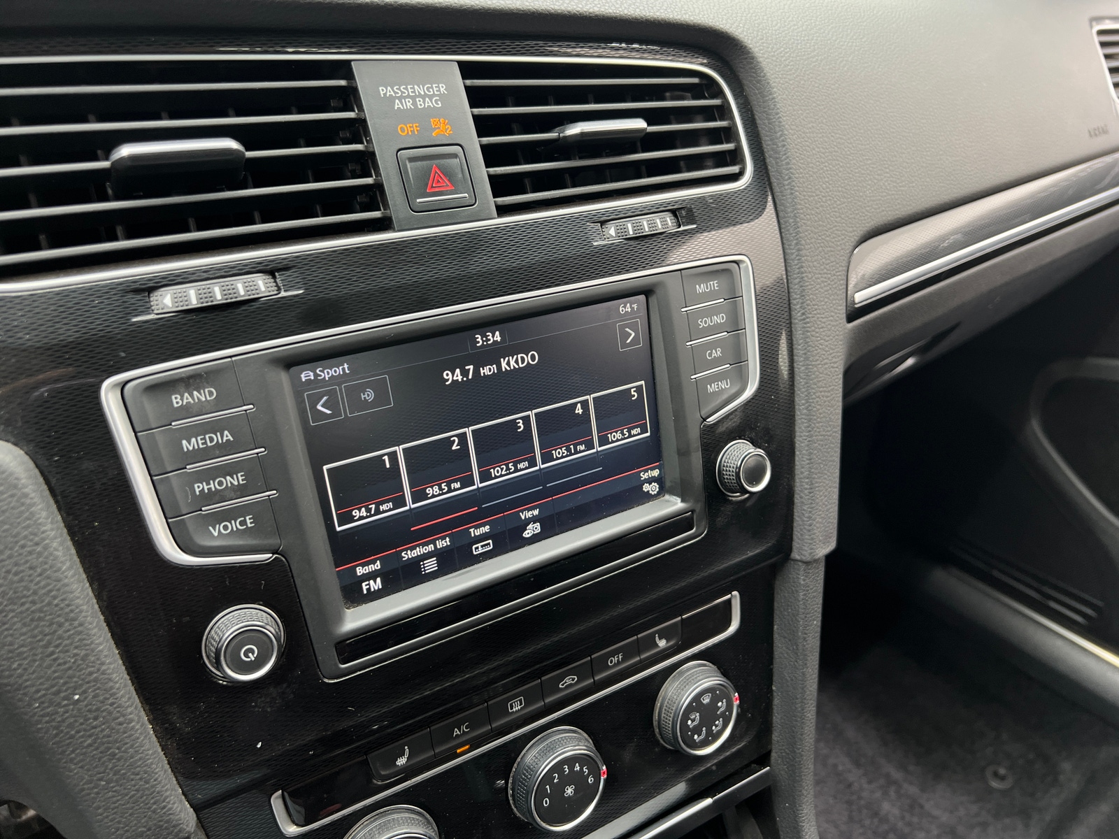 Thumbnail: 2017 Volkswagen Golf - 4