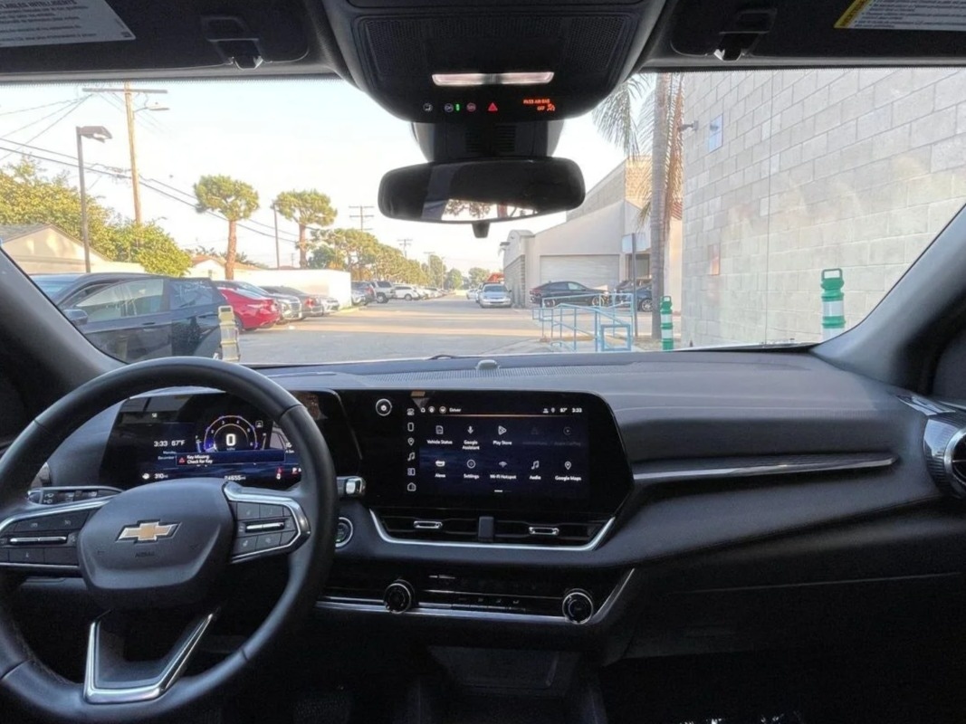 Thumbnail: 2025 Chevrolet Equinox - 3