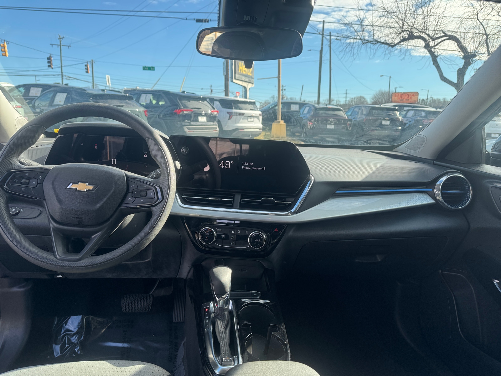 Thumbnail: 2025 Chevrolet Trax - 3