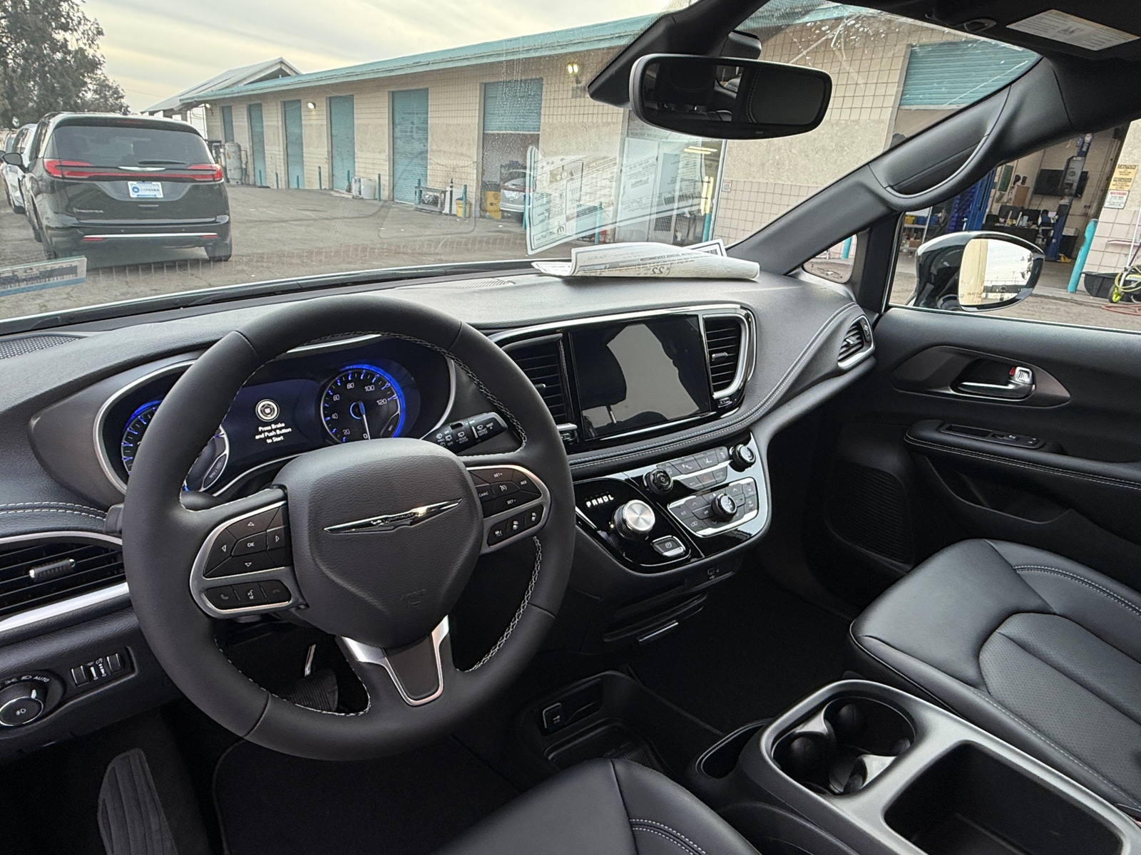 Thumbnail: 2026 Chrysler Pacifica - 3