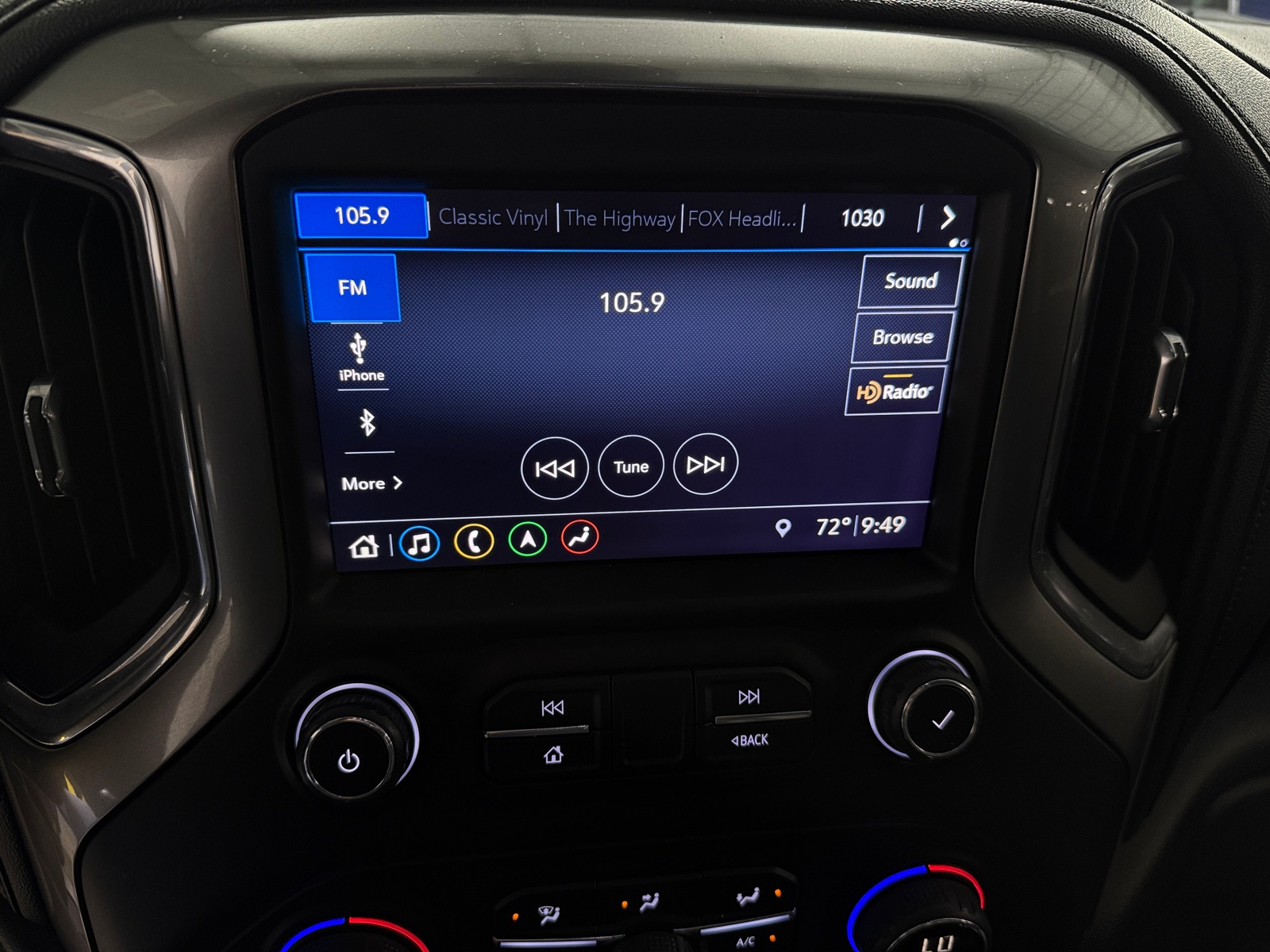 Thumbnail: 2019 Chevrolet Silverado 1500 - 3