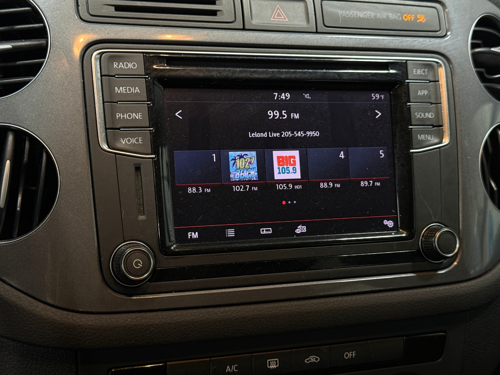 Thumbnail: 2018 Volkswagen Tiguan - 4