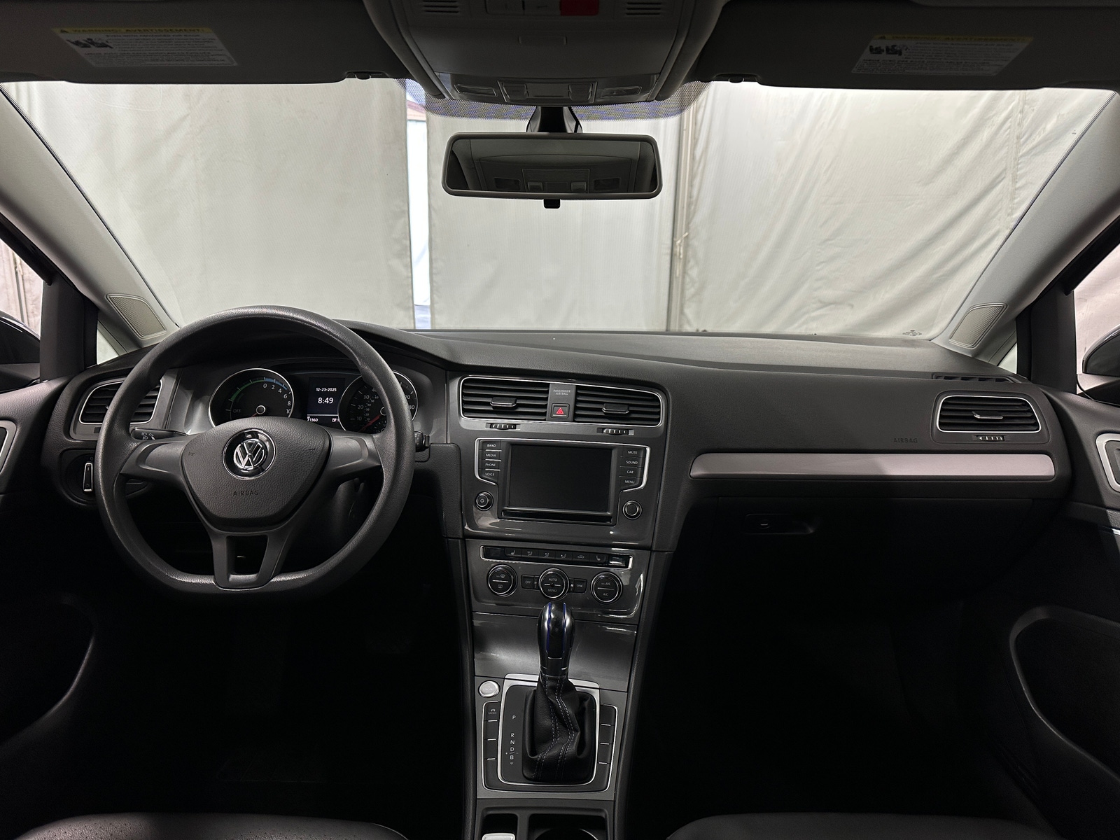 Thumbnail: 2016 Volkswagen e-Golf - 3