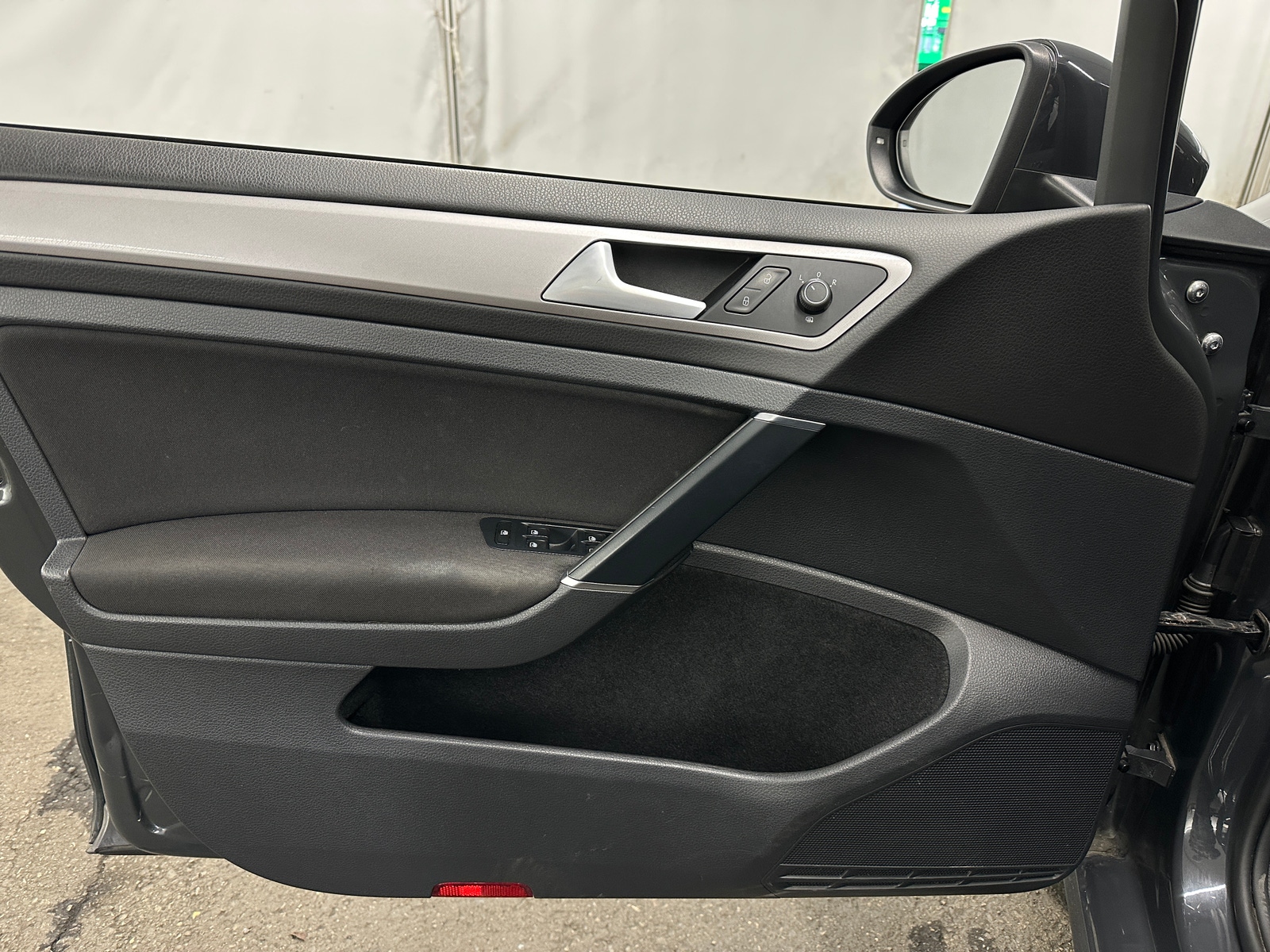 Thumbnail: 2016 Volkswagen e-Golf - 7