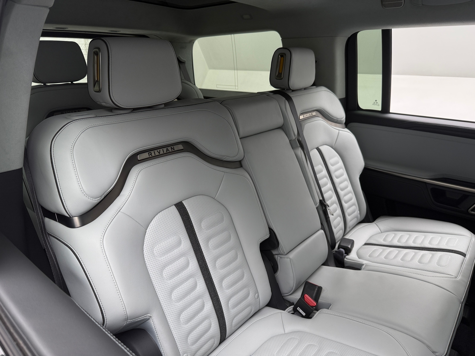 Thumbnail: 2023 Rivian R1S - 5