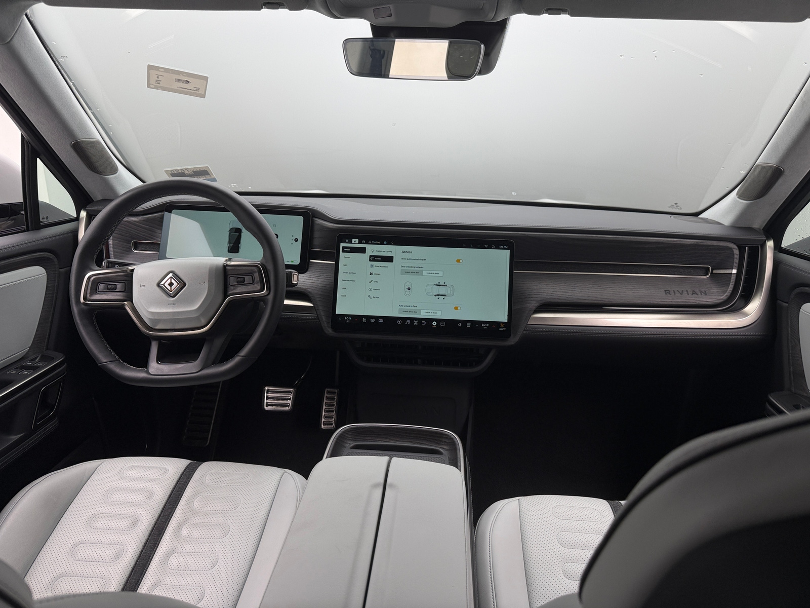 Thumbnail: 2023 Rivian R1S - 2