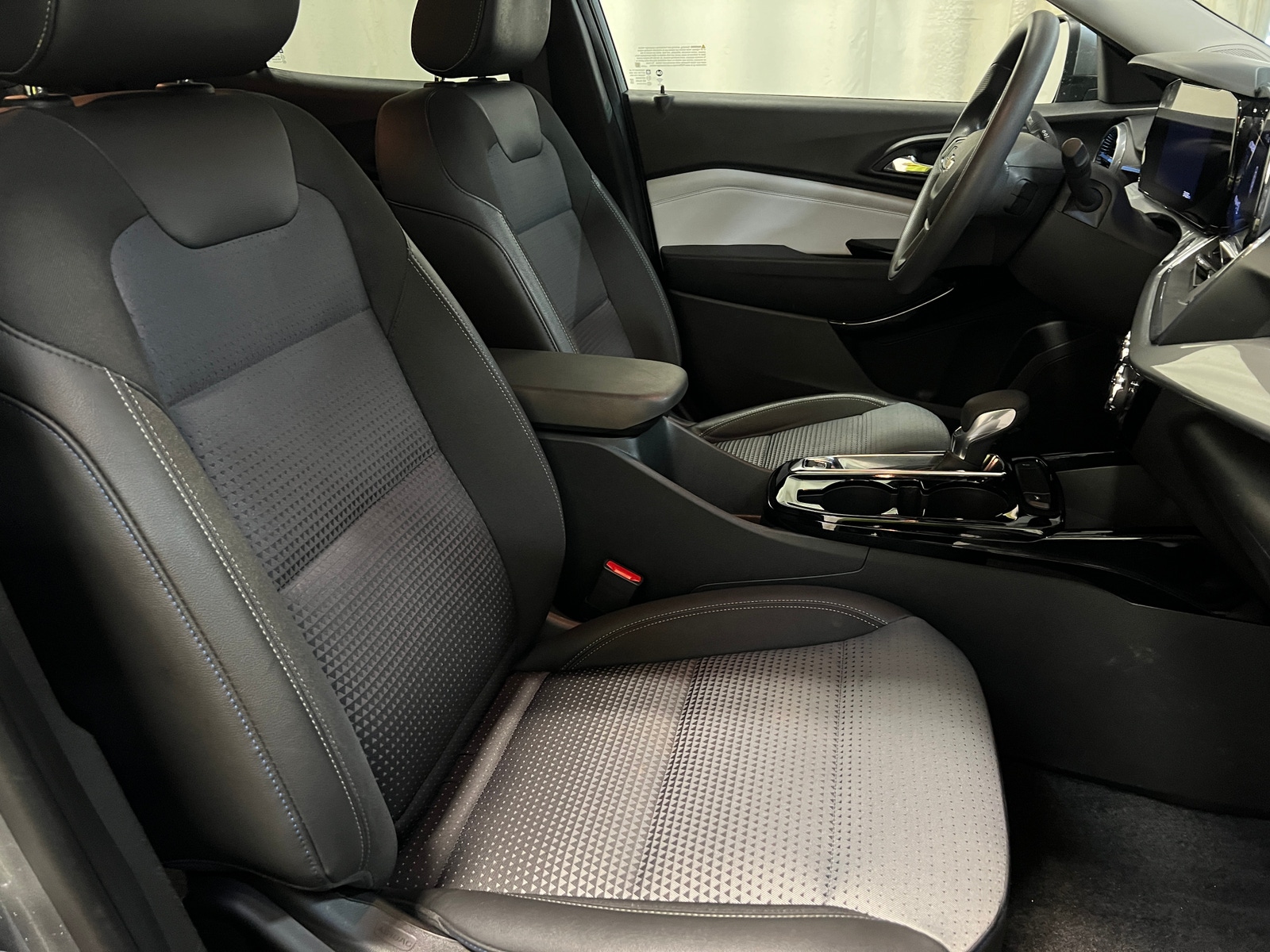 Thumbnail: 2025 Chevrolet Trax - 2