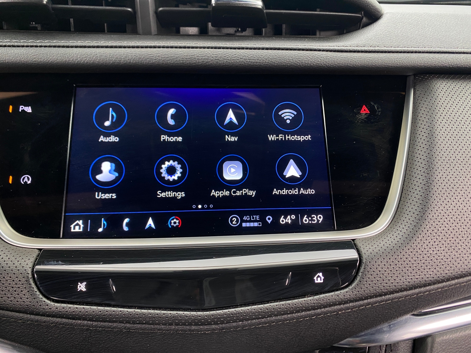 Thumbnail: 2023 Cadillac XT5 - 3