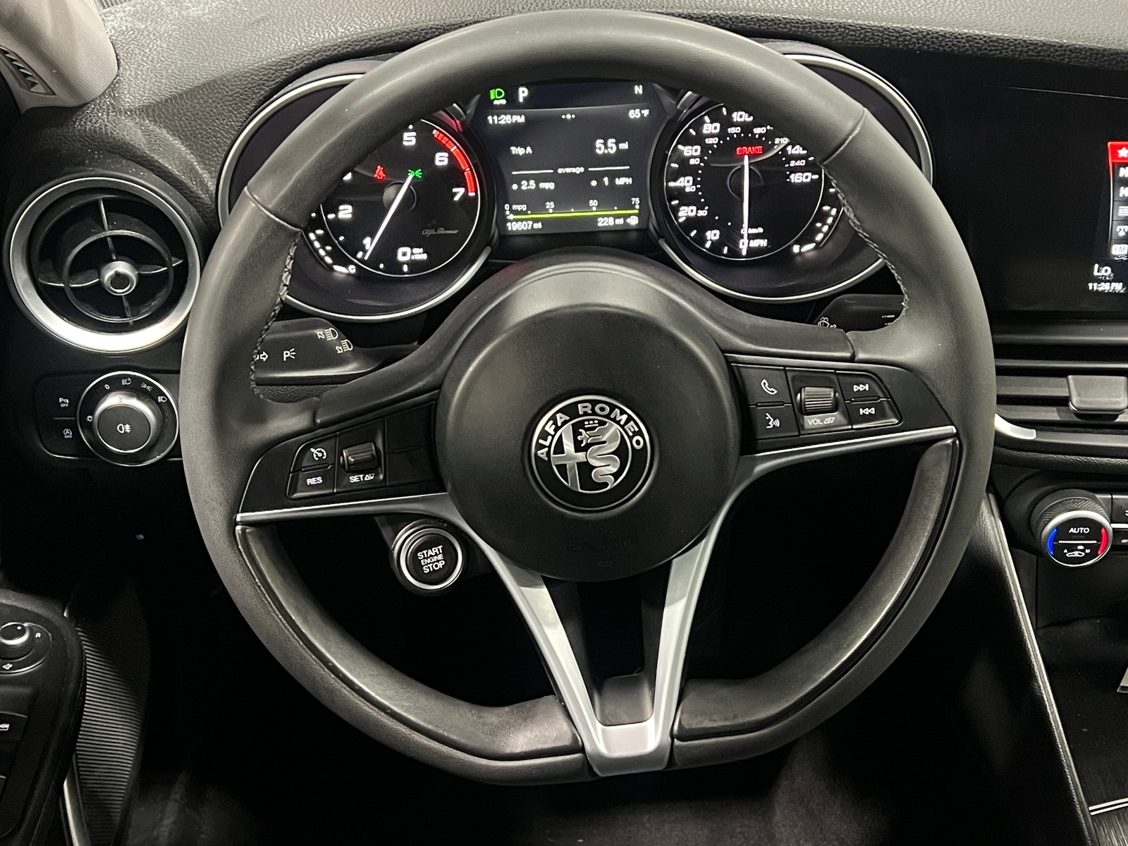 Thumbnail: 2019 Alfa Romeo Giulia - 4