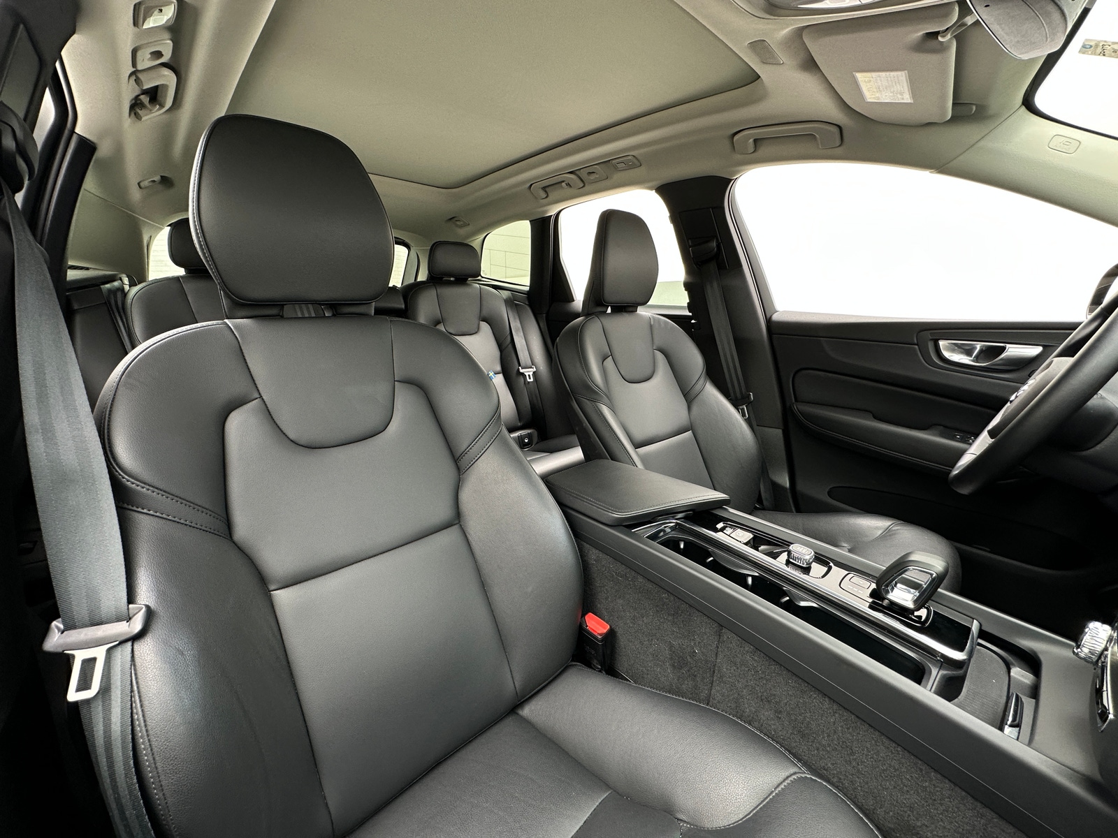 Thumbnail: 2025 Volvo XC60 - 2