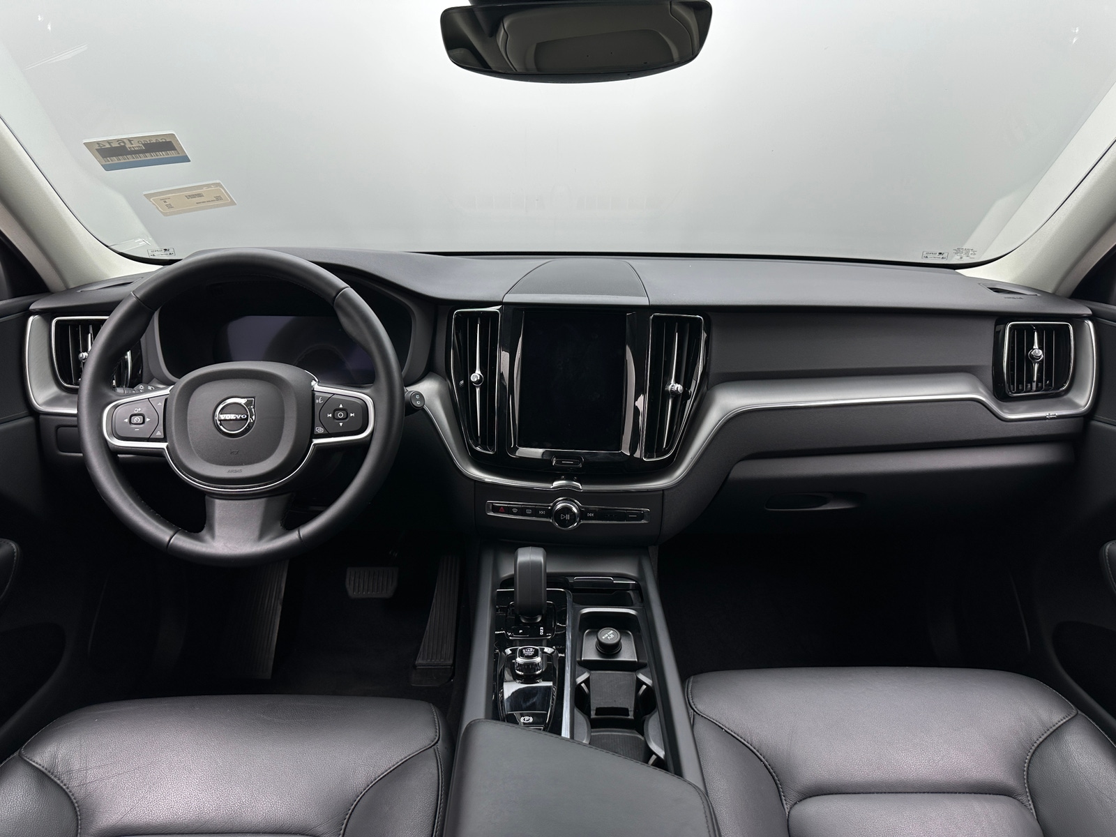 Thumbnail: 2025 Volvo XC60 - 3