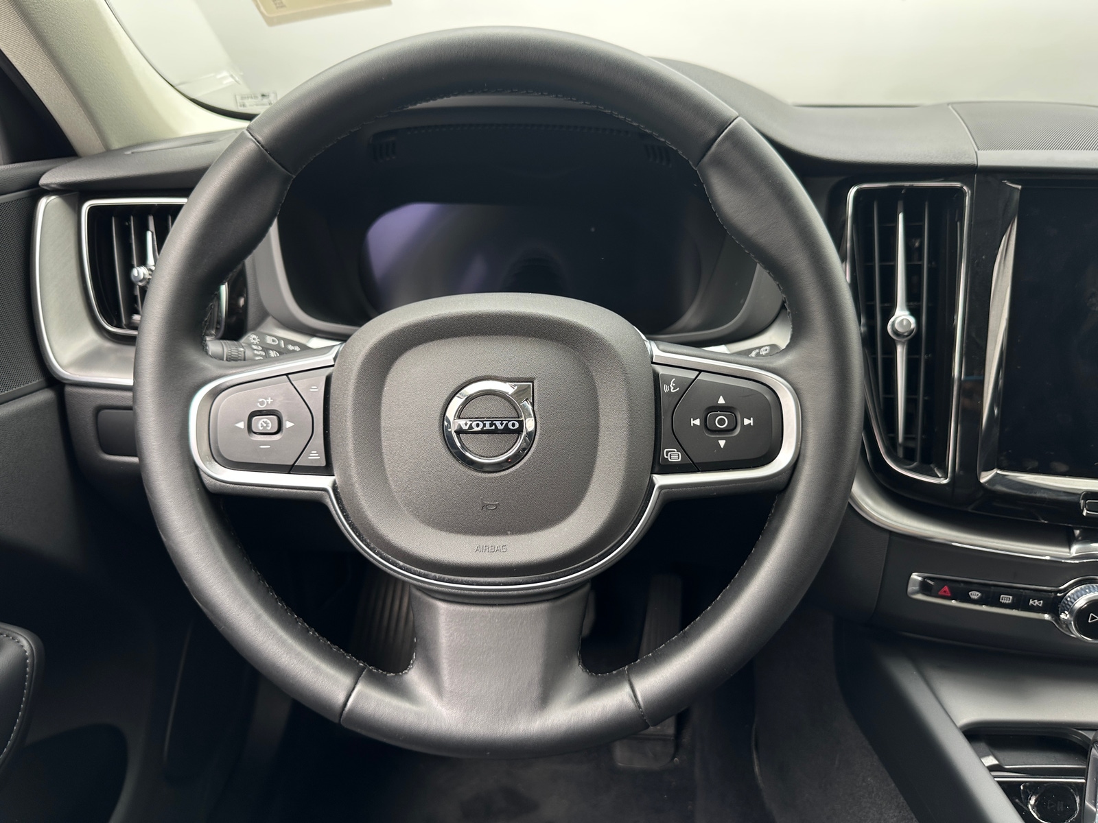 Thumbnail: 2025 Volvo XC60 - 5