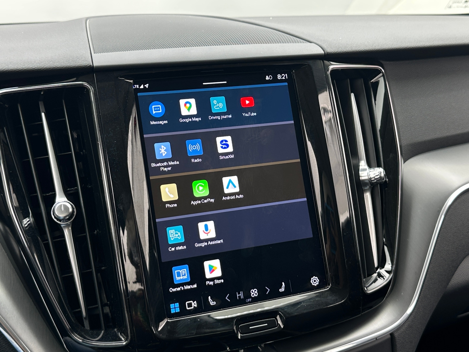 Thumbnail: 2025 Volvo XC60 - 4