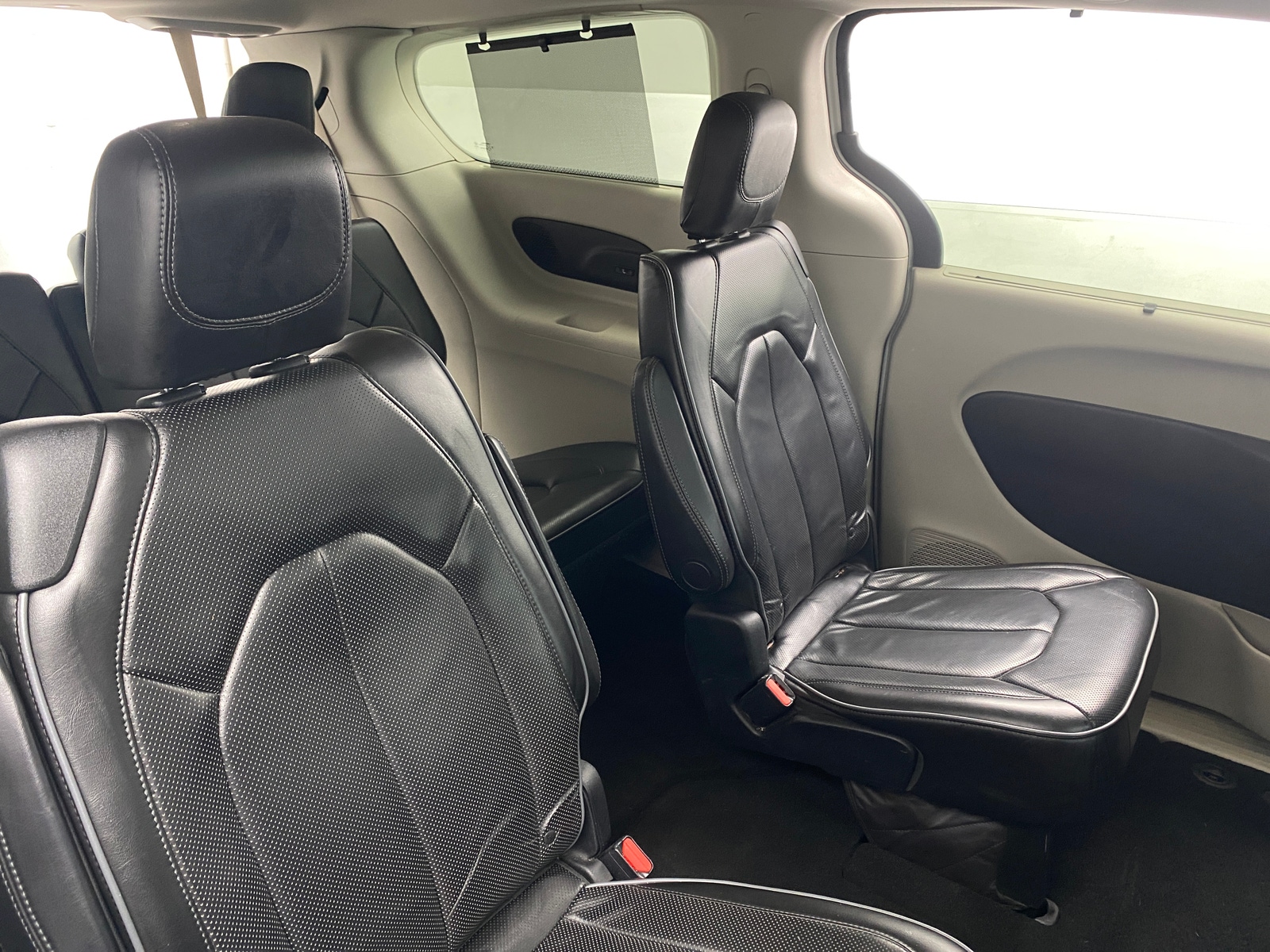 Thumbnail: 2018 Chrysler Pacifica - 5