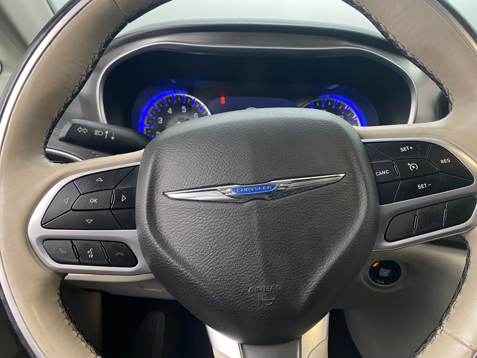 Thumbnail: 2018 Chrysler Pacifica - 4