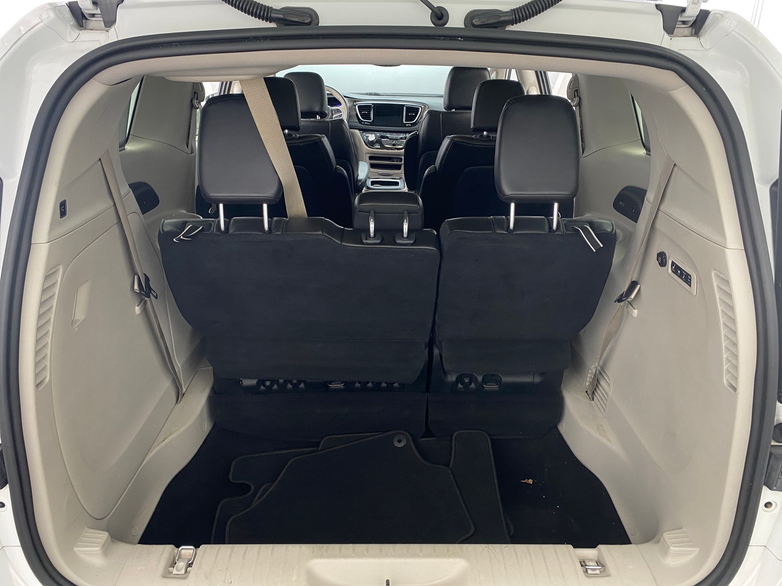 Thumbnail: 2018 Chrysler Pacifica - 6