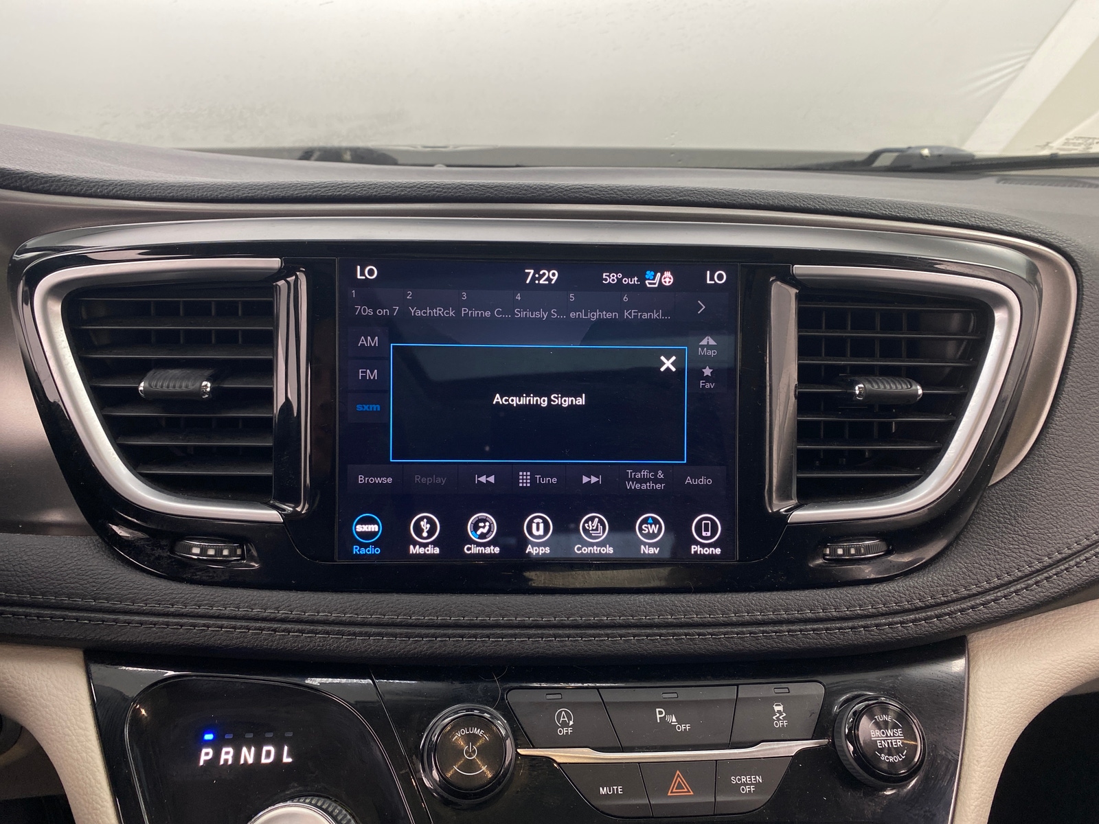 Thumbnail: 2018 Chrysler Pacifica - 3