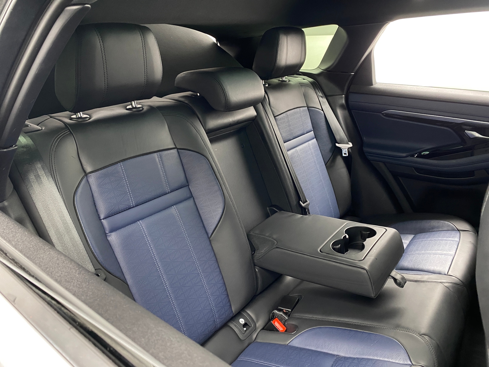 Thumbnail: 2020 Land Rover Range Rover Evoque - 5