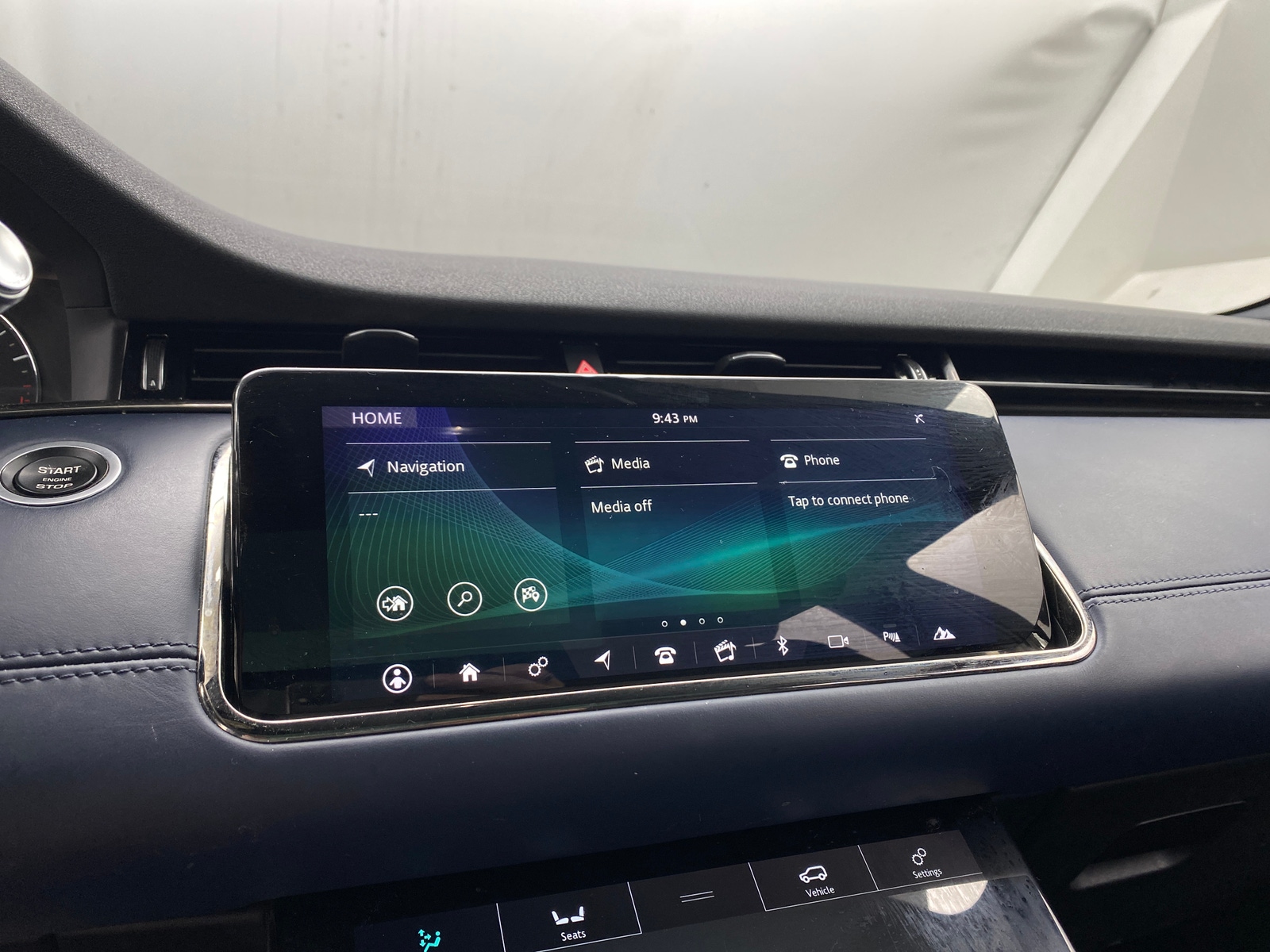 Thumbnail: 2020 Land Rover Range Rover Evoque - 3