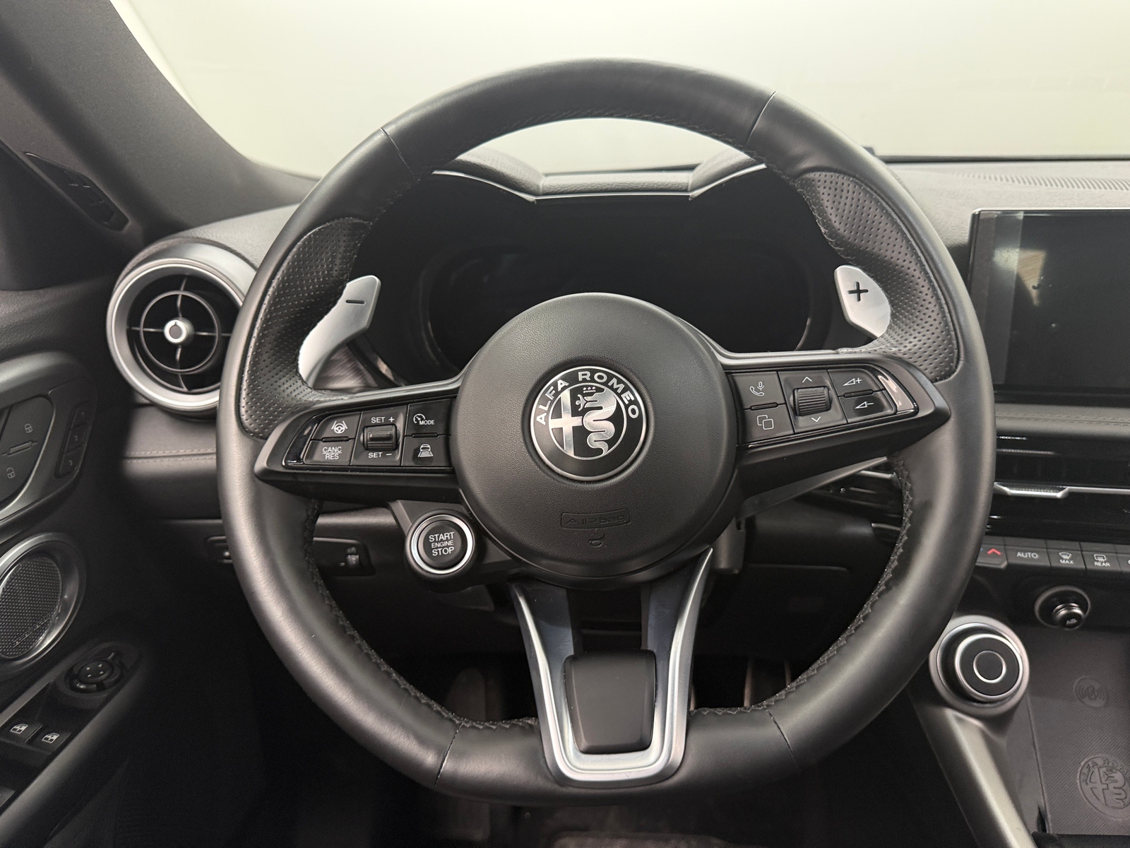 Thumbnail: 2024 Alfa Romeo Tonale - 4