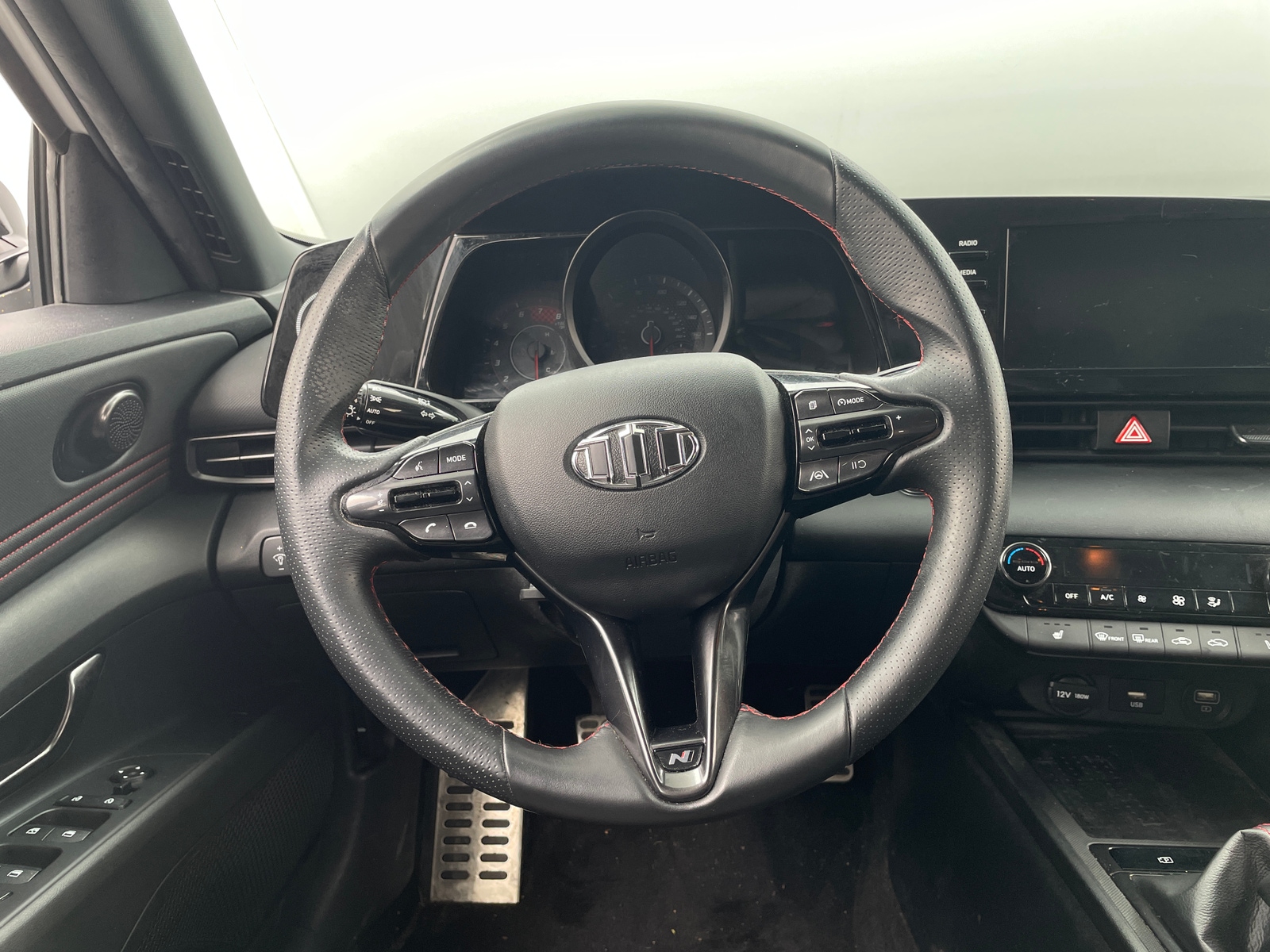 Thumbnail: 2022 Hyundai Elantra - 4