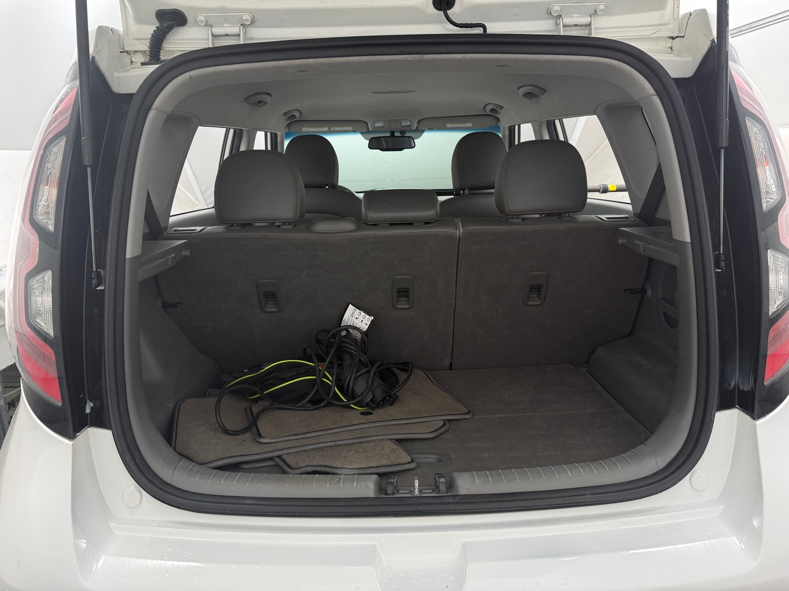 Thumbnail: 2017 Kia Soul EV - 6