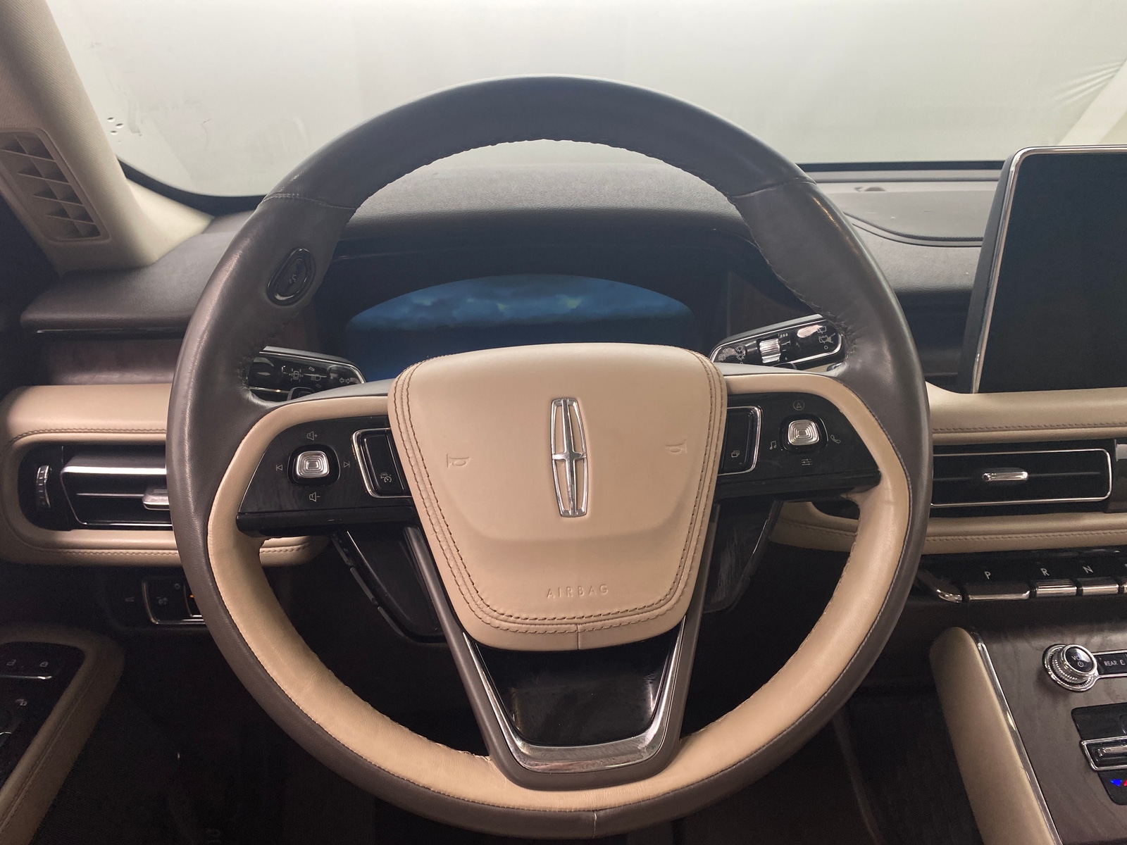 Thumbnail: 2022 Lincoln Aviator - 4