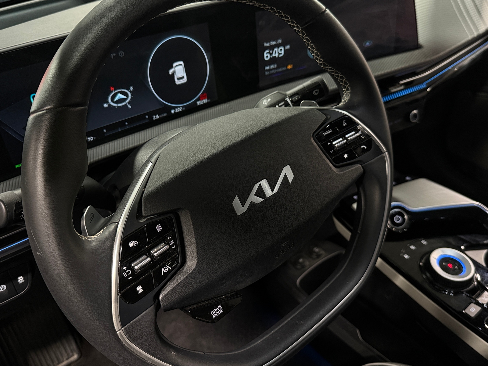 Thumbnail: 2022 Kia EV6 - 4