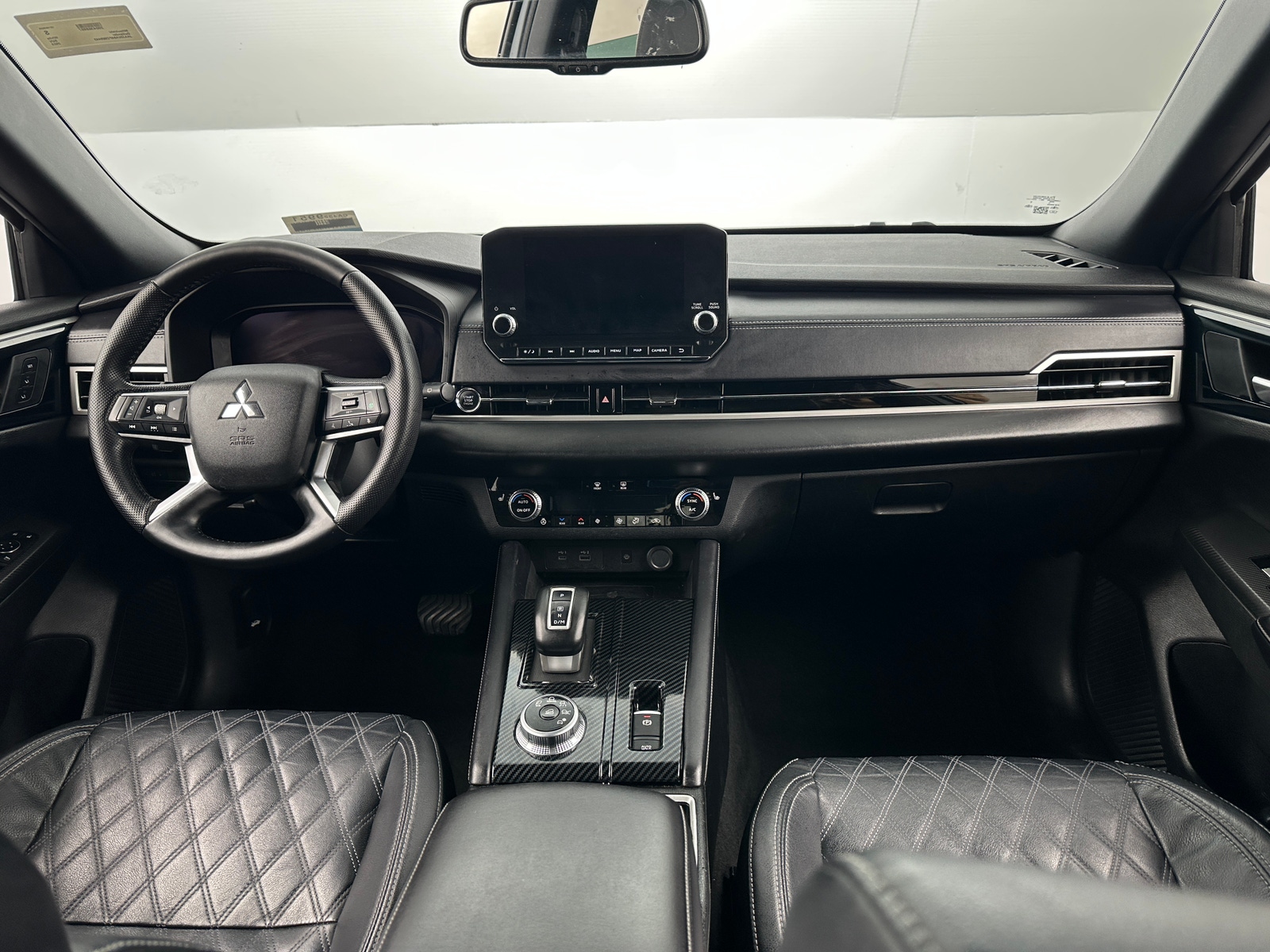 Thumbnail: 2023 Mitsubishi Outlander - 2