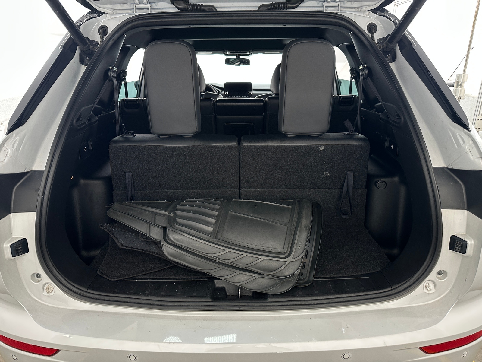 Thumbnail: 2023 Mitsubishi Outlander - 6