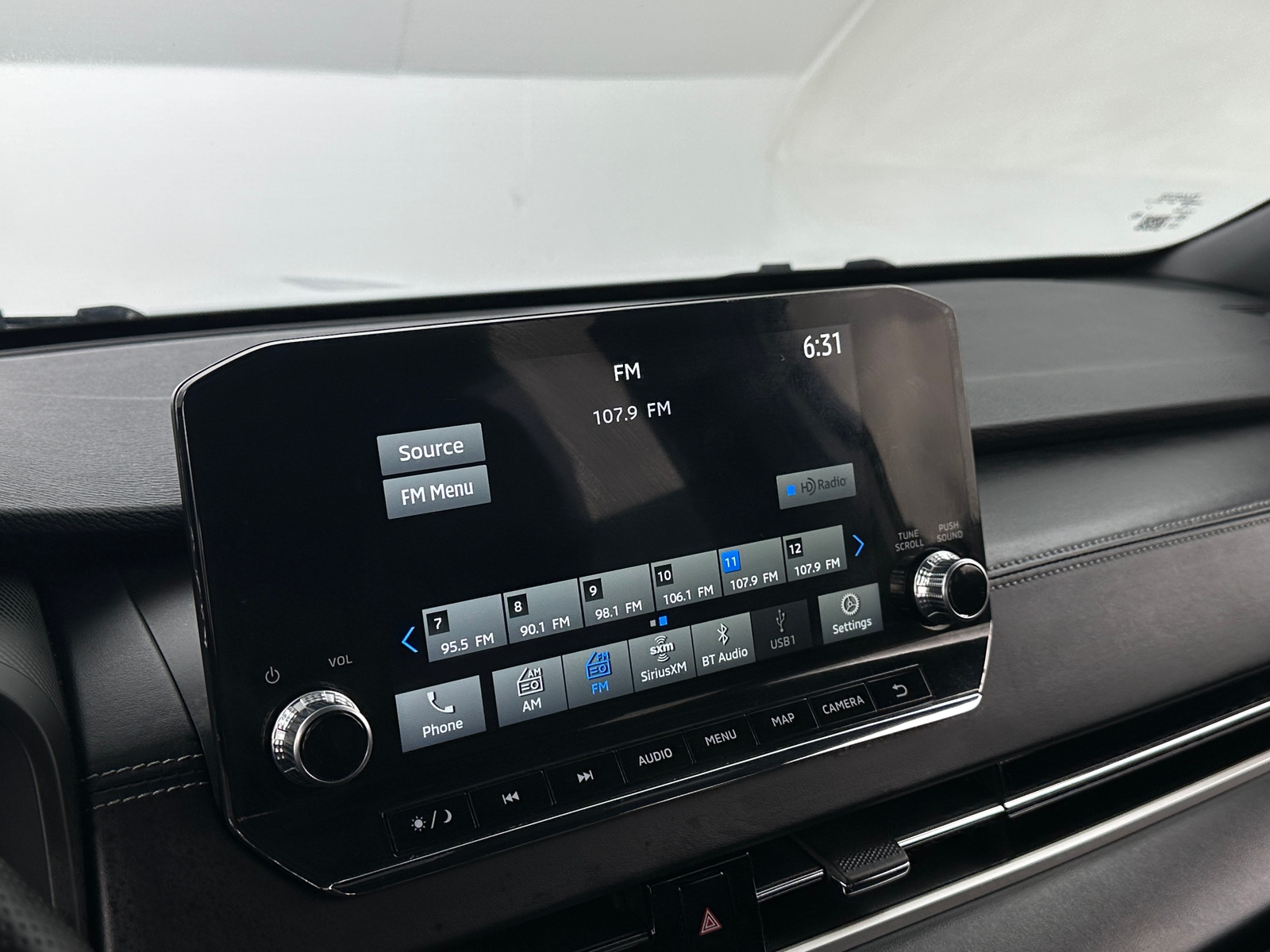 Thumbnail: 2023 Mitsubishi Outlander - 3