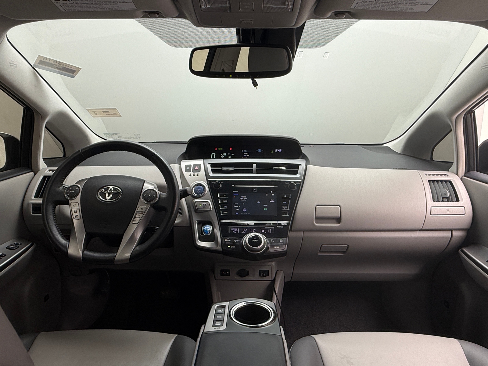 Thumbnail: 2015 Toyota Prius v - 2