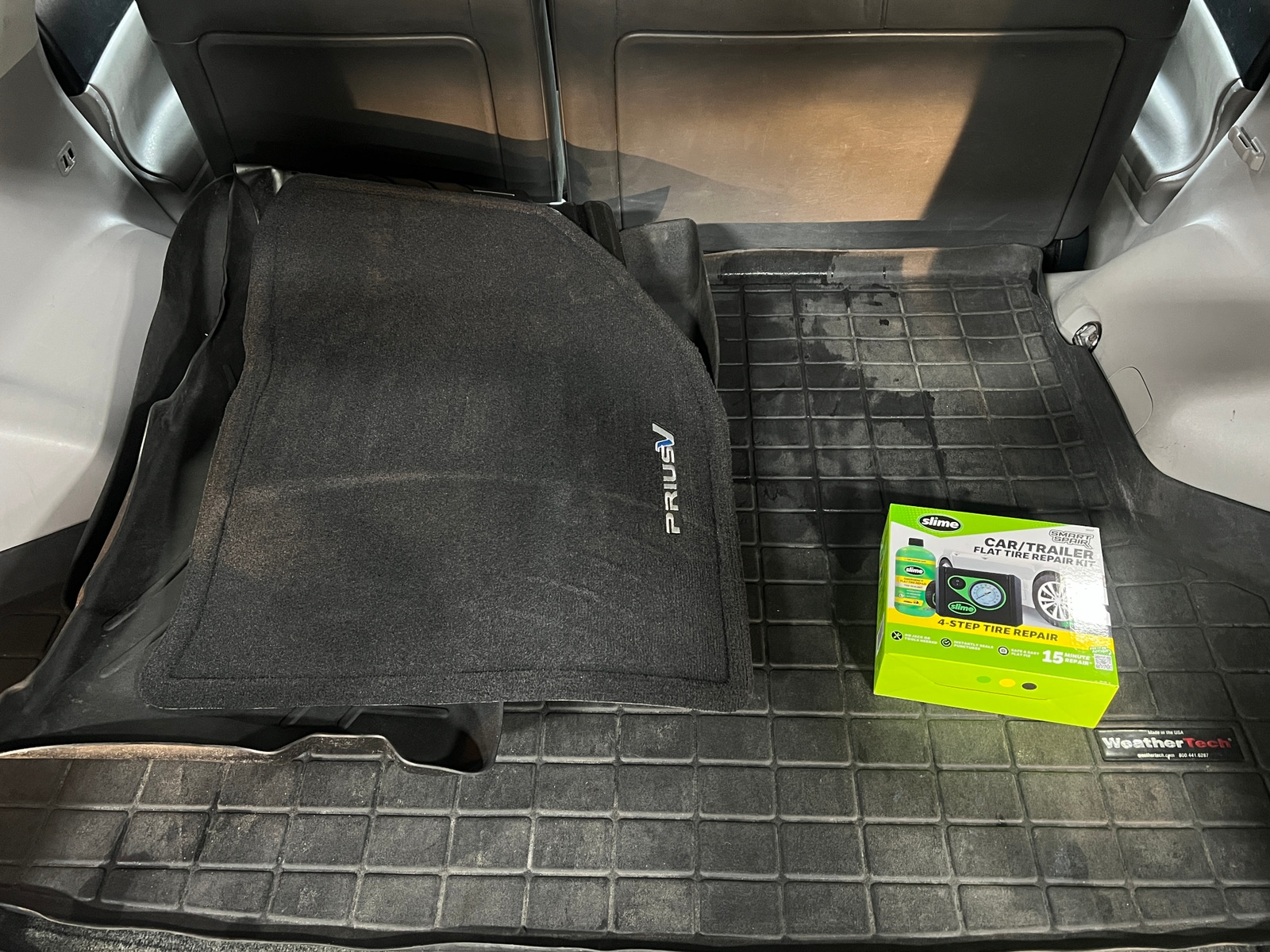 Thumbnail: 2015 Toyota Prius v - 6