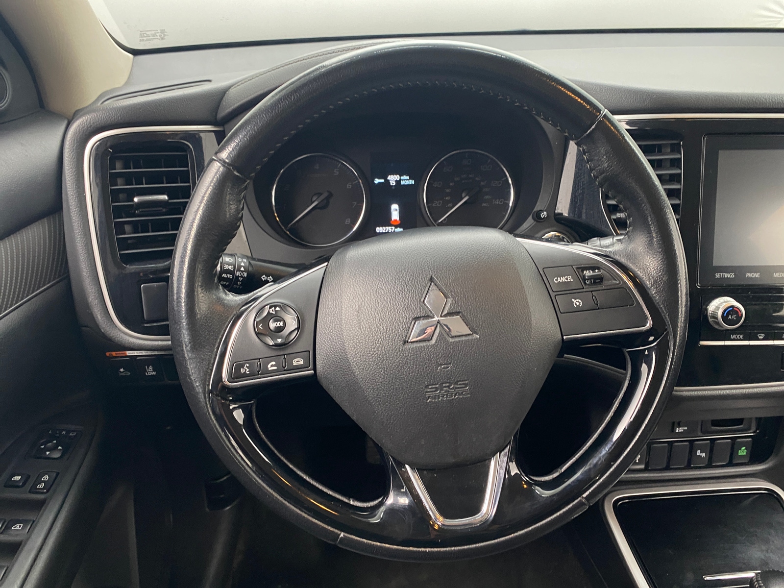 Thumbnail: 2020 Mitsubishi Outlander - 4