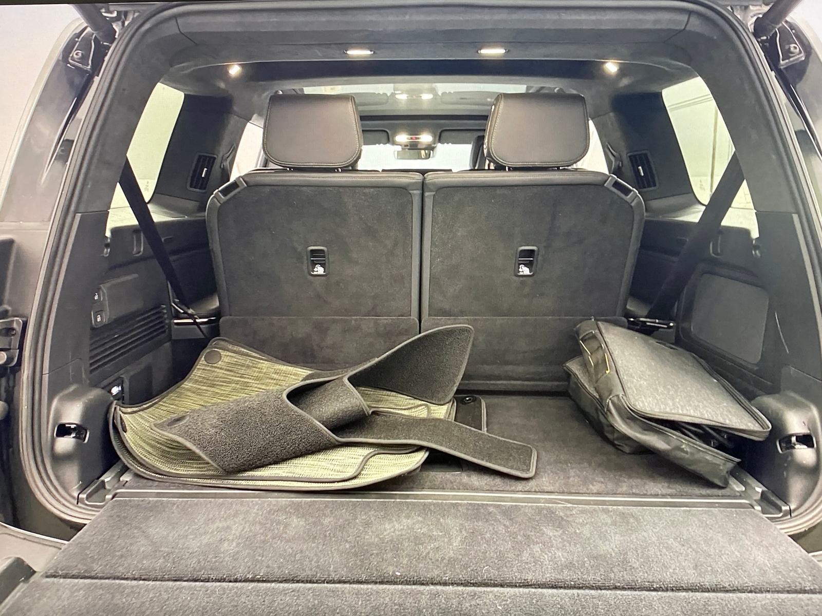 Thumbnail: 2023 Rivian R1S - 6