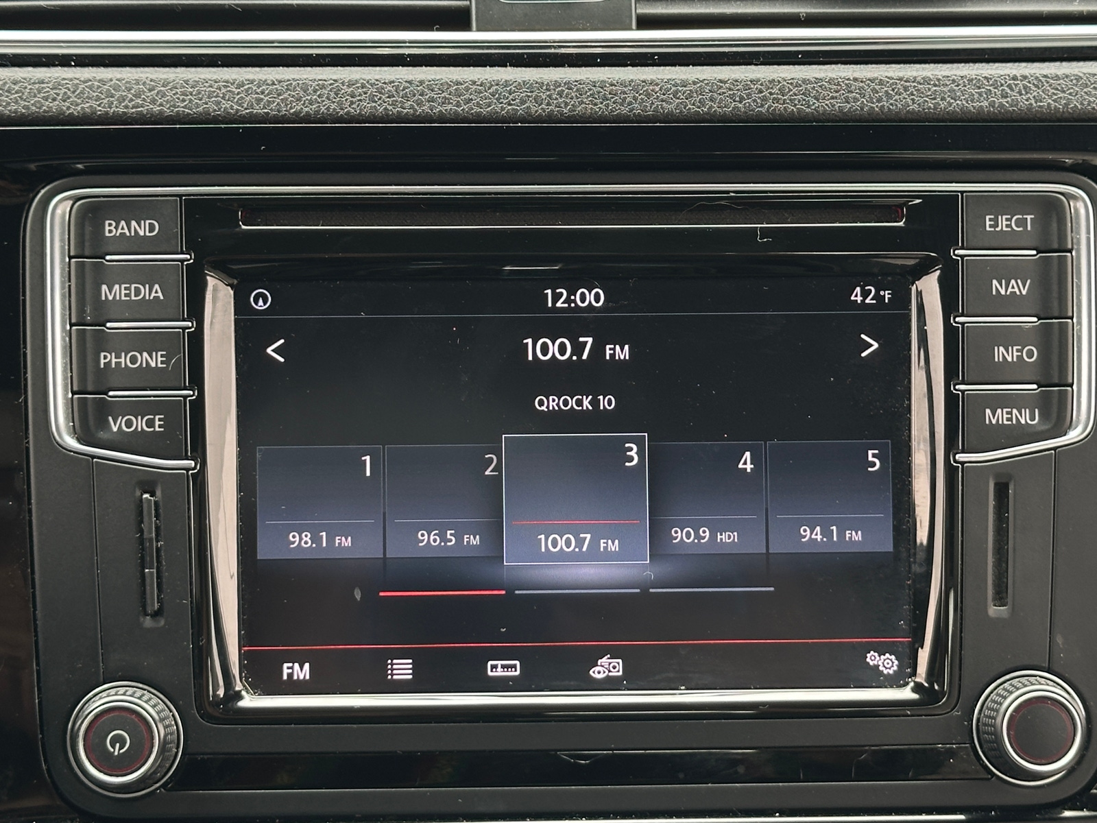 Thumbnail: 2016 Volkswagen Jetta - 3