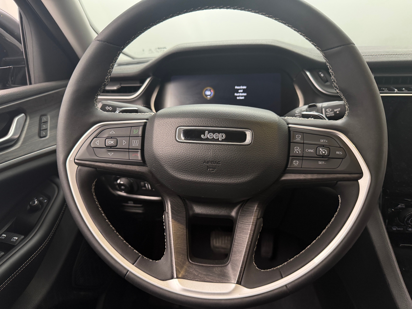 Thumbnail: 2023 Jeep Grand Cherokee L - 4