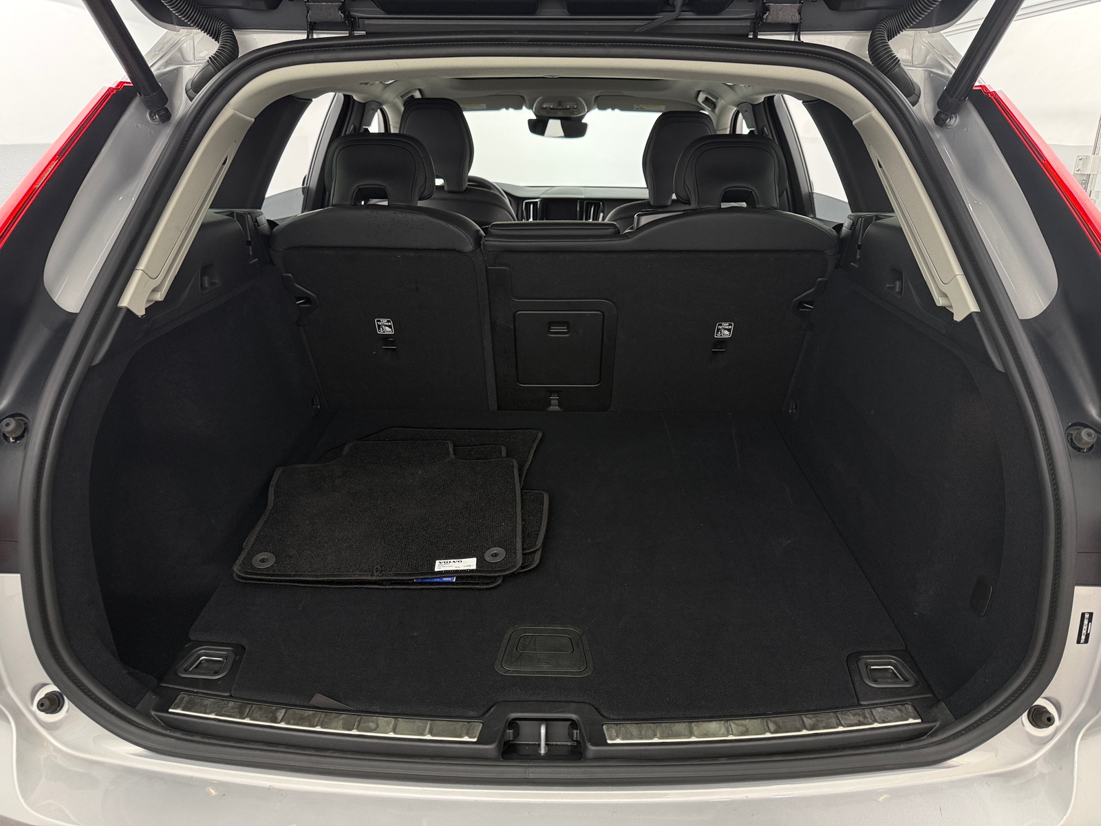 Thumbnail: 2025 Volvo XC60 - 6