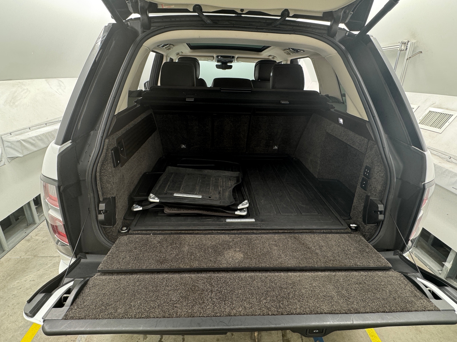 Thumbnail: 2018 Land Rover Range Rover - 6