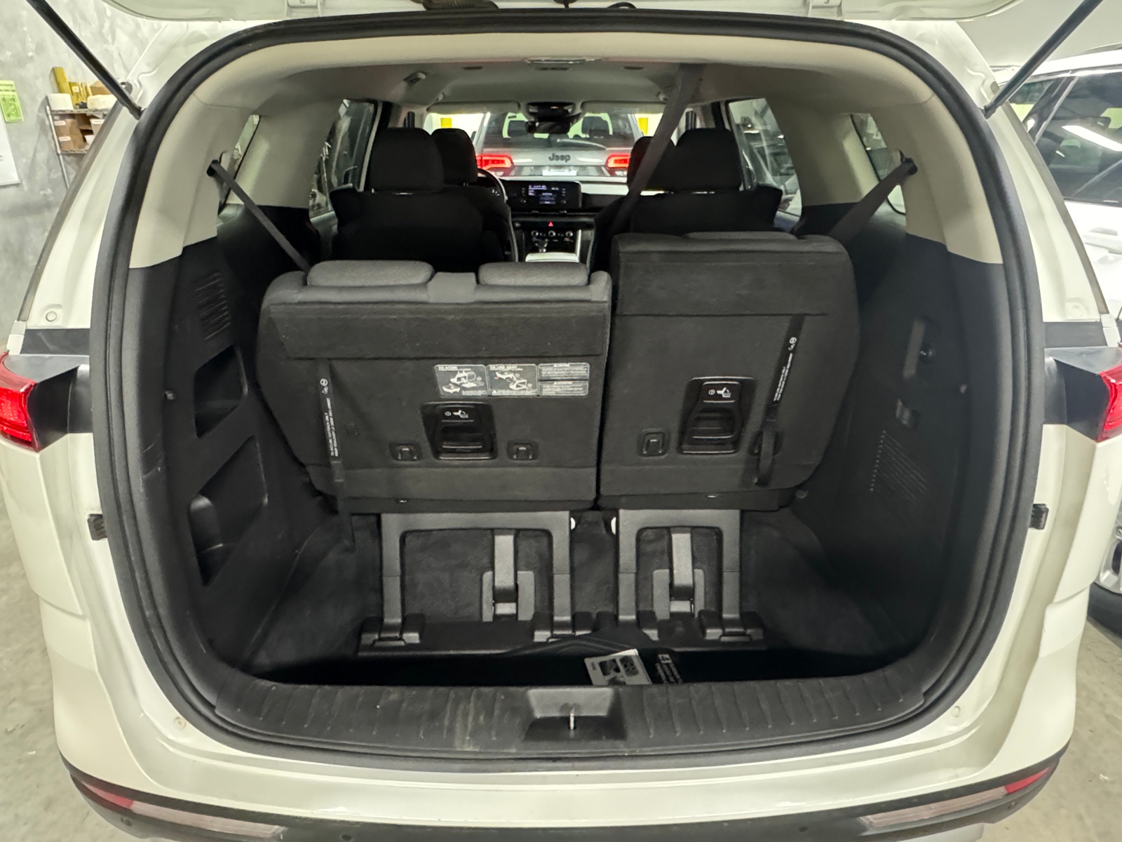 Thumbnail: 2022 Kia Carnival - 7