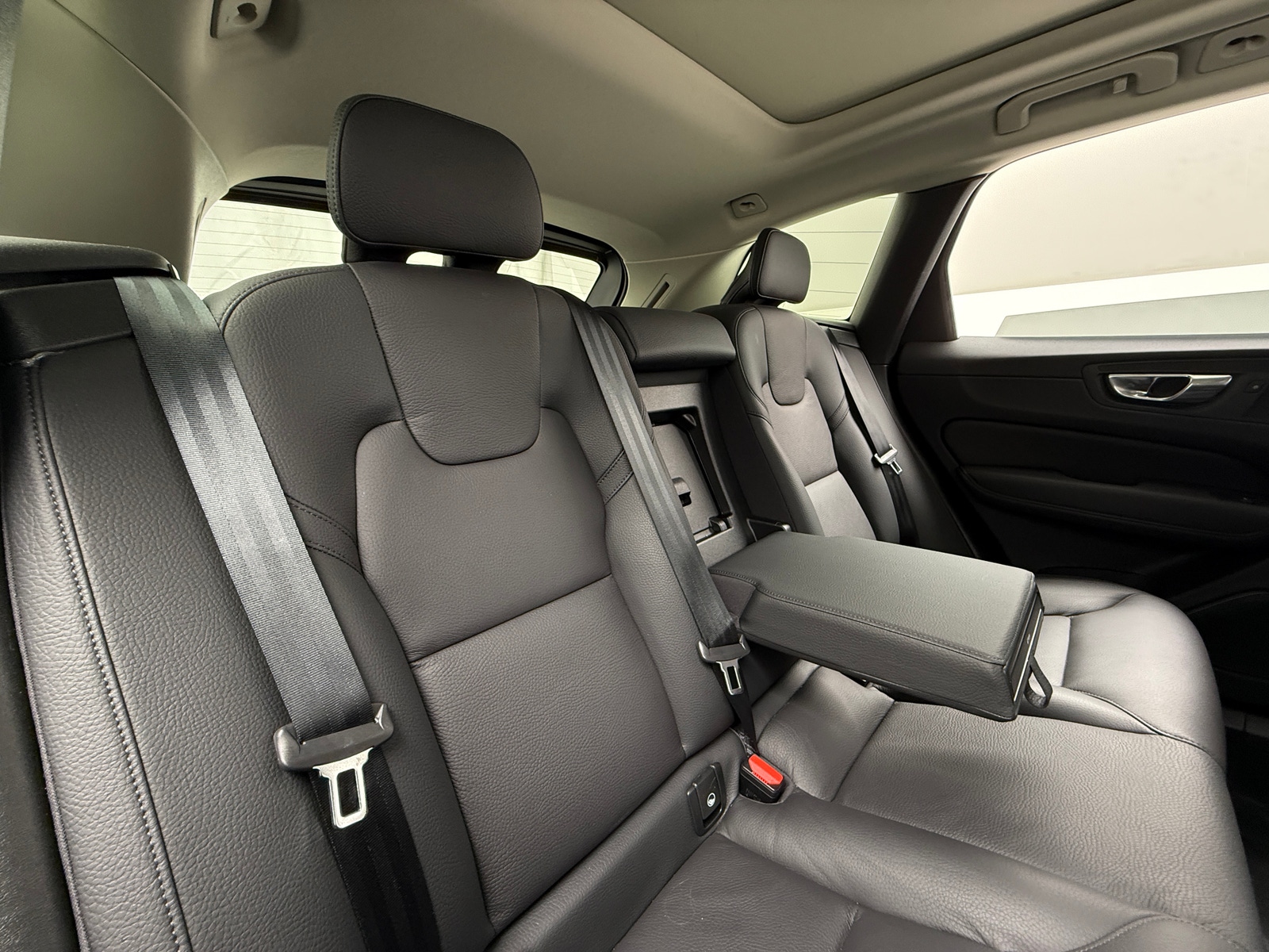 Thumbnail: 2025 Volvo XC60 - 5