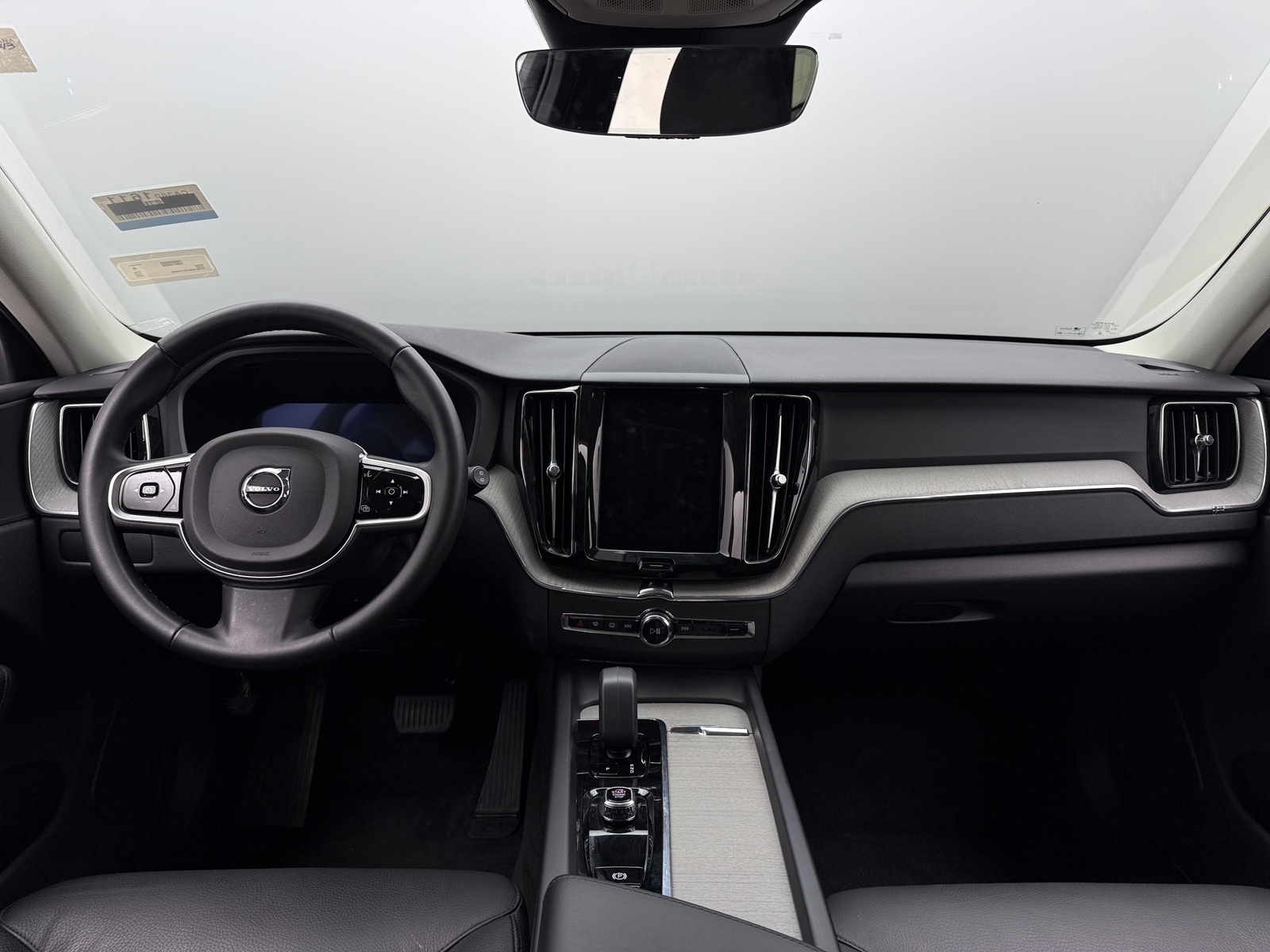 Thumbnail: 2025 Volvo XC60 - 2