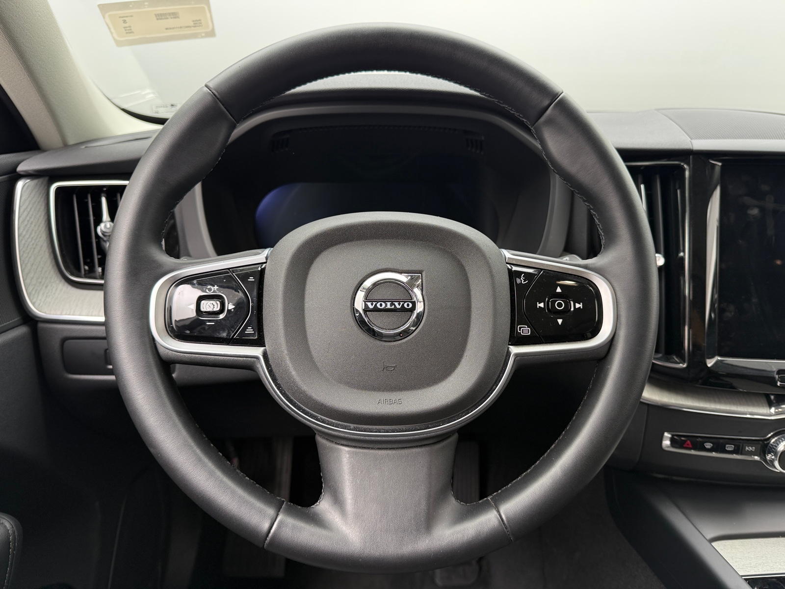 Thumbnail: 2025 Volvo XC60 - 4