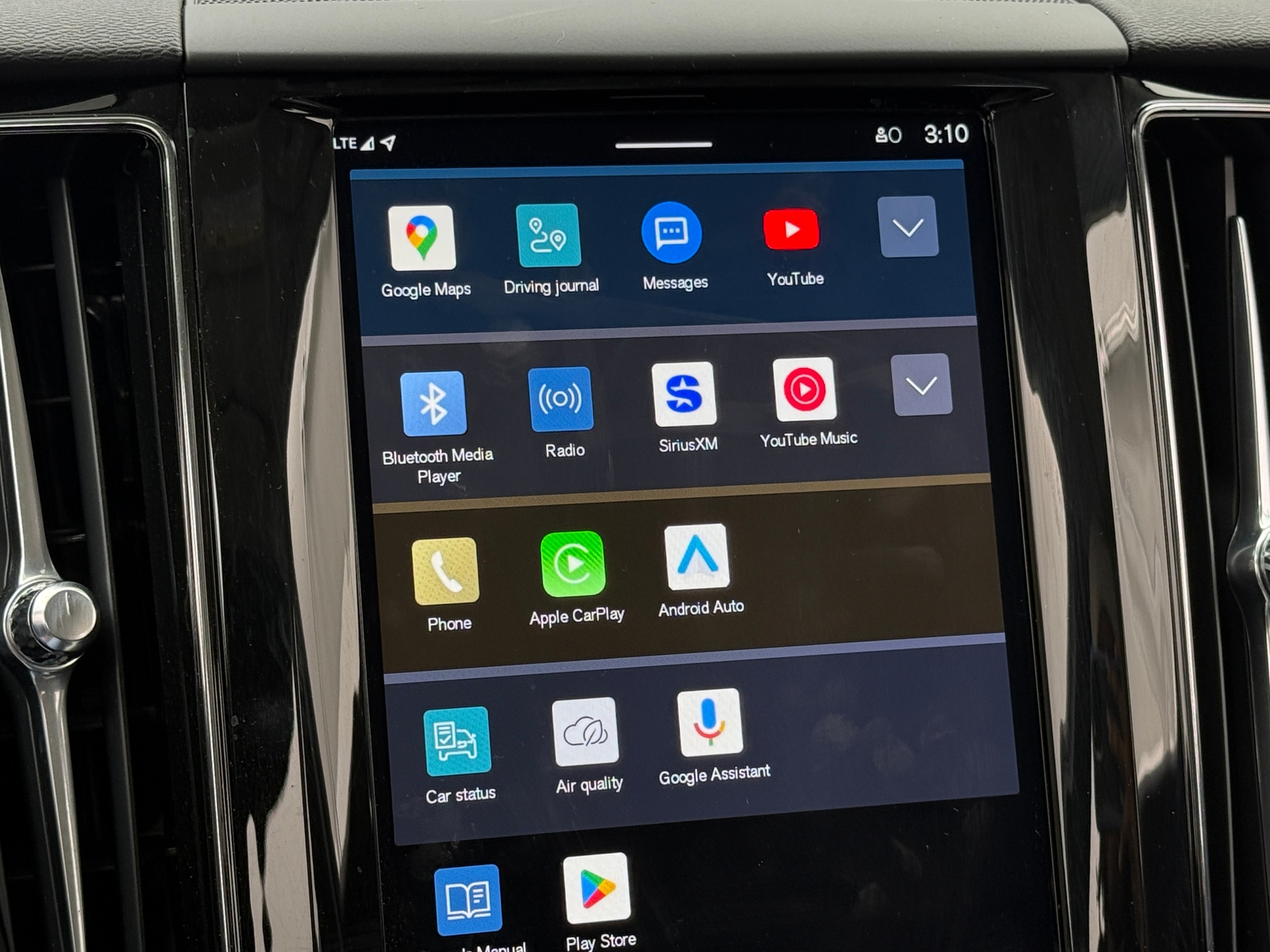 Thumbnail: 2025 Volvo XC60 - 3