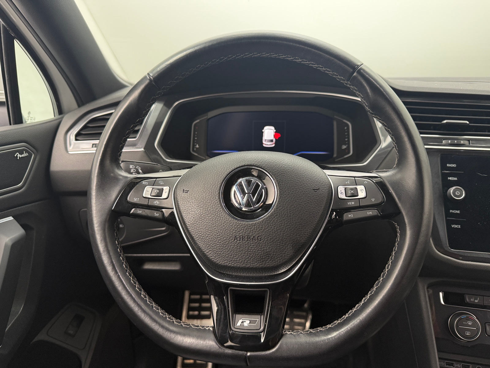 Thumbnail: 2020 Volkswagen Tiguan - 4