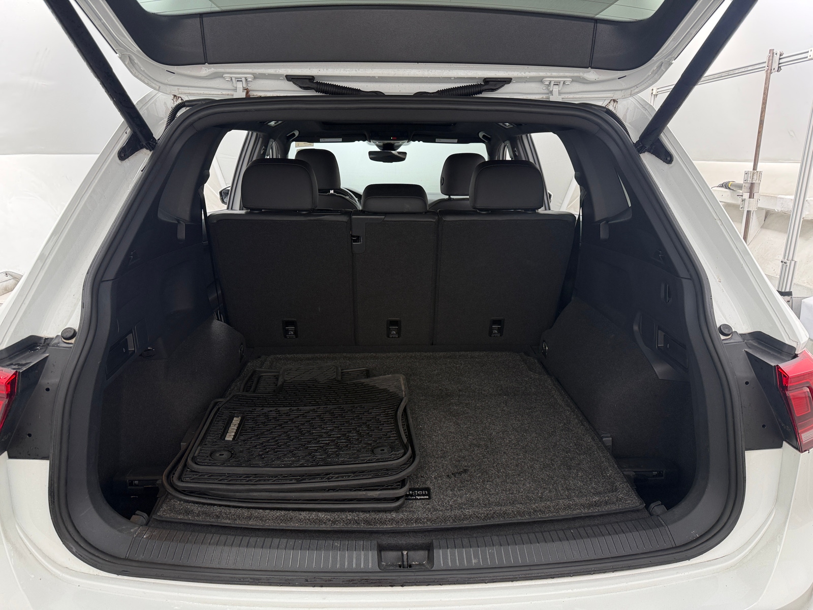 Thumbnail: 2020 Volkswagen Tiguan - 6