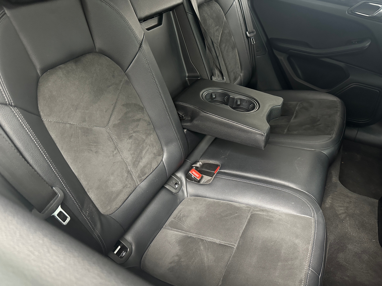 Thumbnail: 2017 Porsche Macan - 5