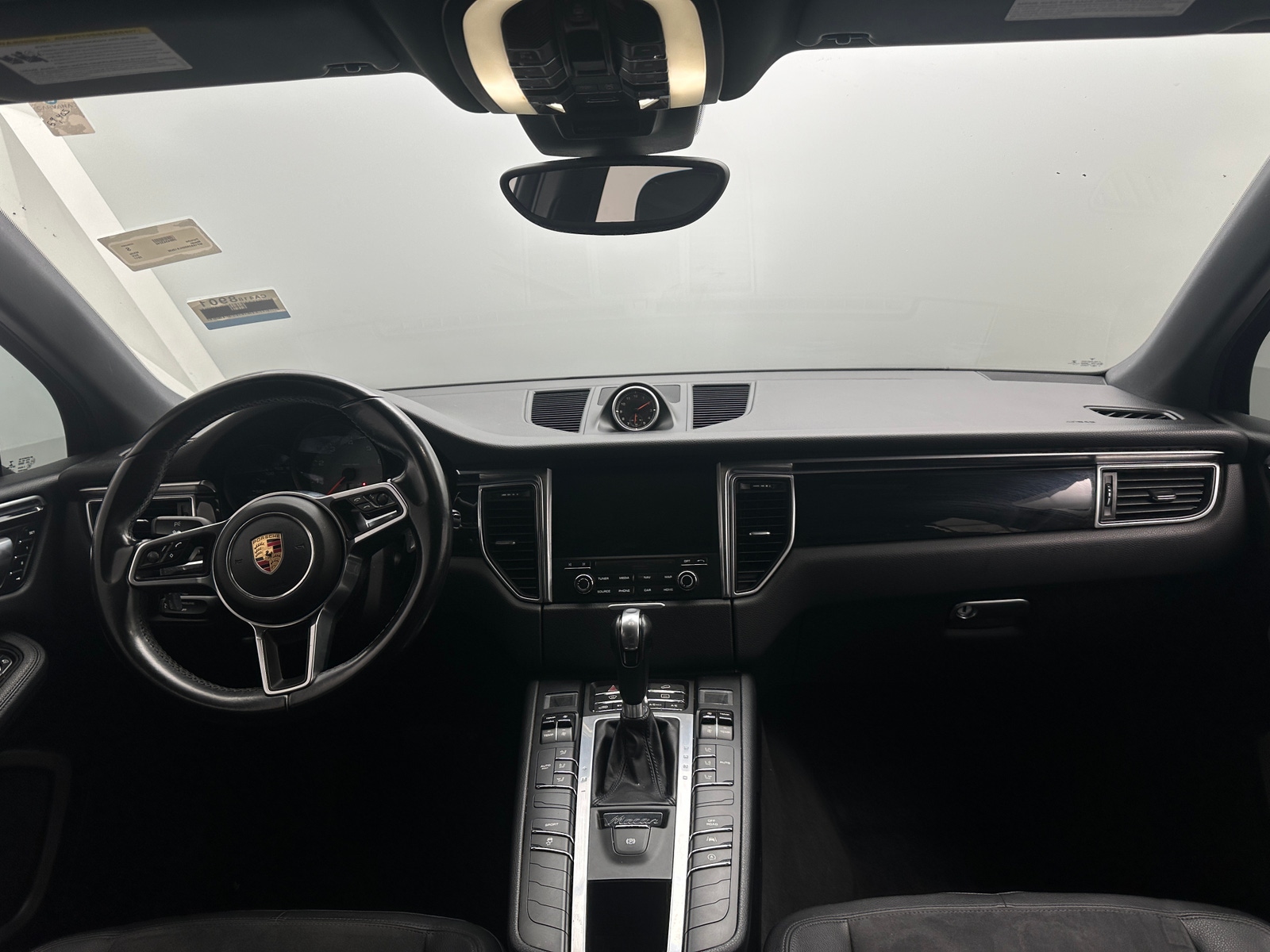 Thumbnail: 2017 Porsche Macan - 2