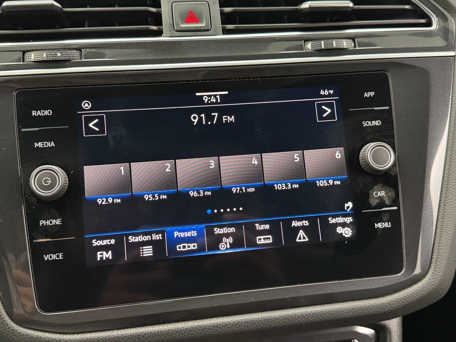 Thumbnail: 2021 Volkswagen Tiguan - 3