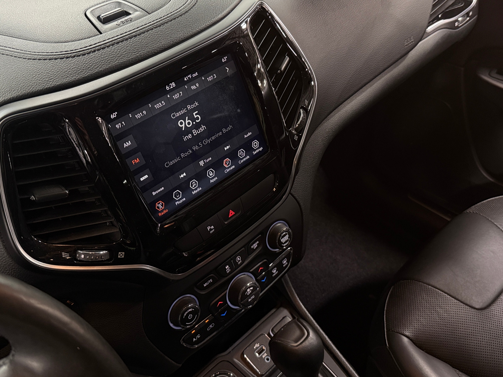 Thumbnail: 2019 Jeep Cherokee - 3